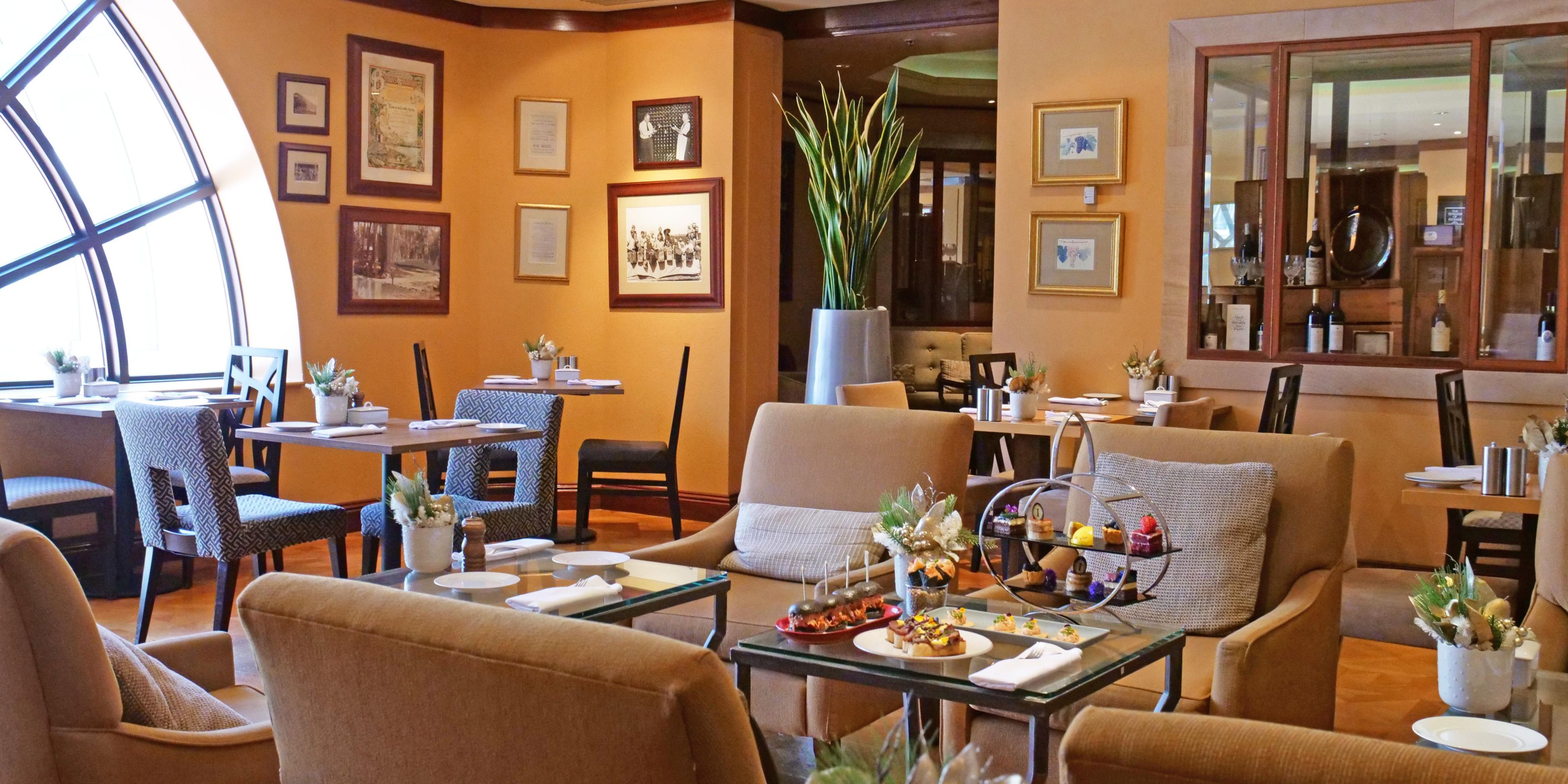 An exclusive lounge experience available to guests staying in Club Lounge Access Rooms, One Bedroom Suites and Presidential Suites. Experience a lavish selection of food and beverages with five-star personalised service. Indulge in complimentary breakfast, afternoon tea, evening cocktails, and gourmet canapés for a truly elevated experience.