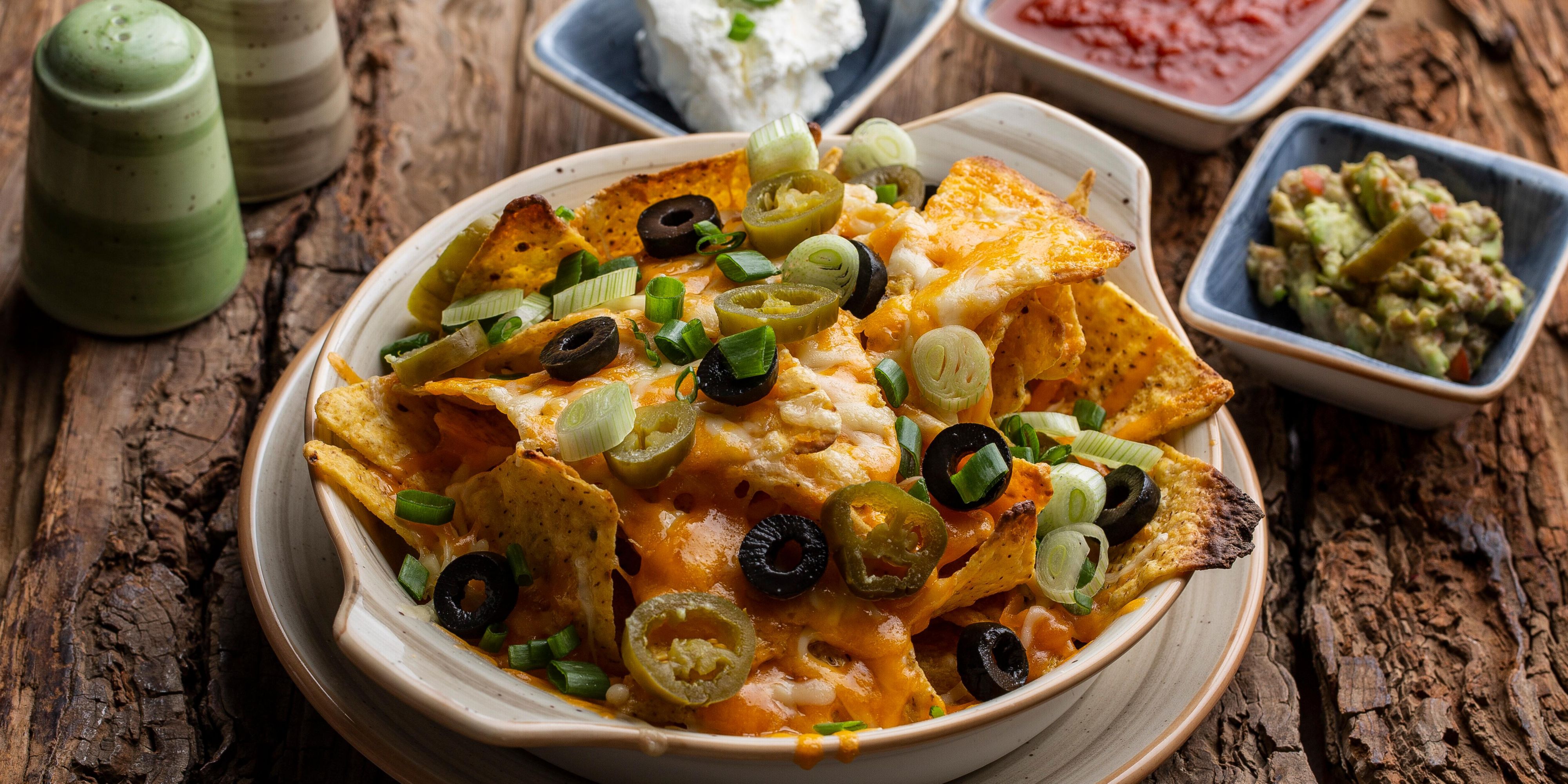 mexican nachos with salsa