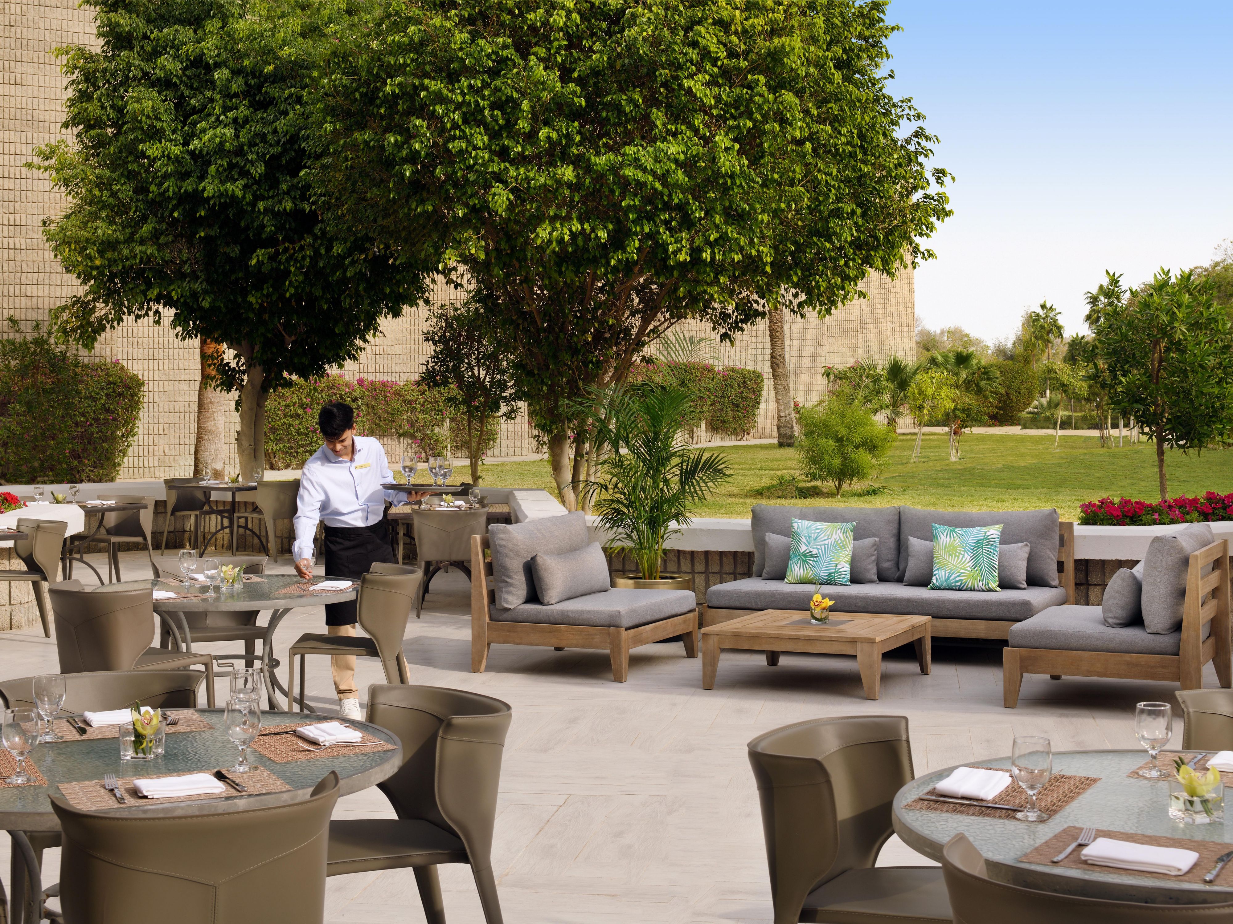 Rotunda Restaurant - Garden Terrace