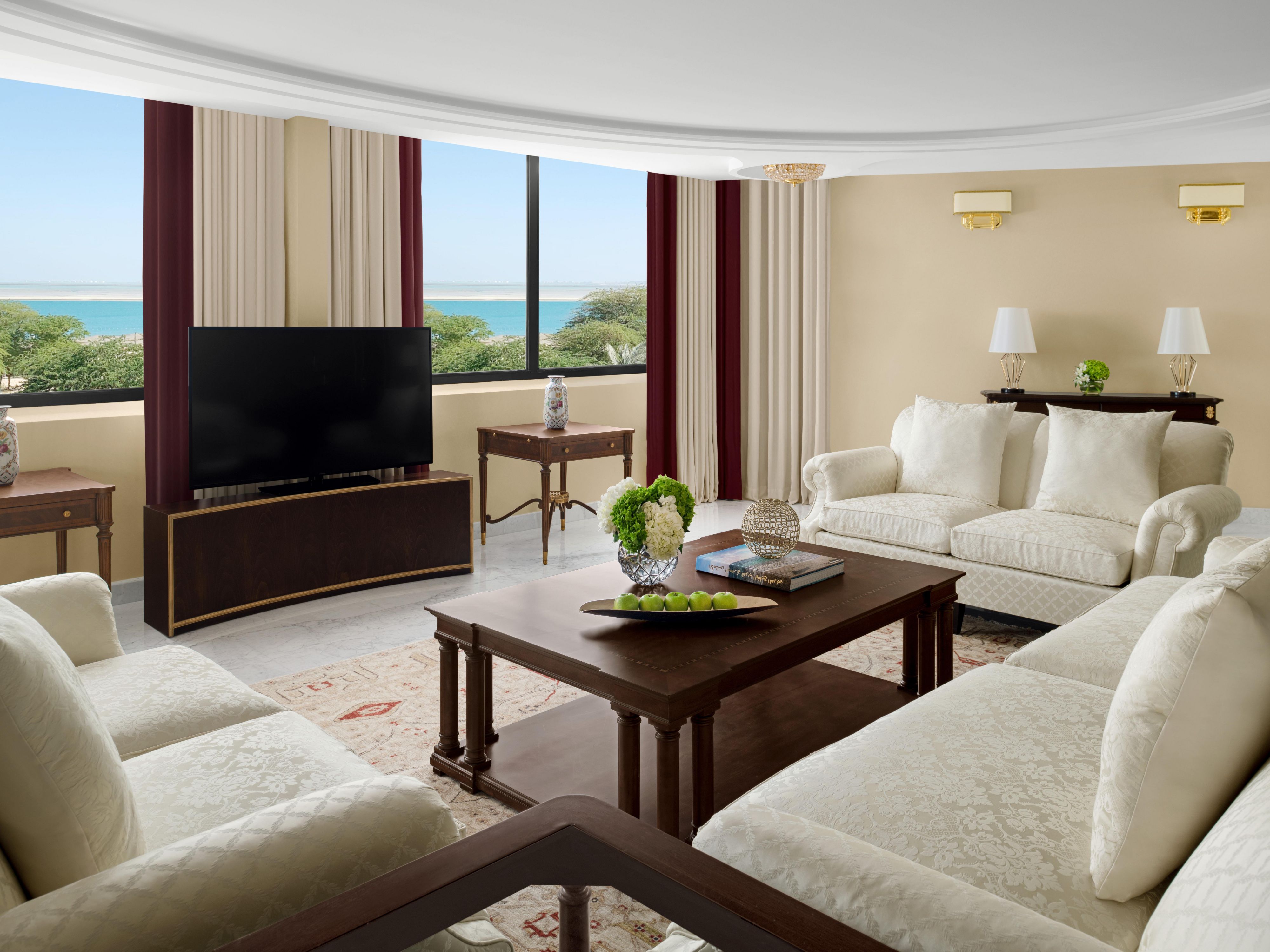 Royal Suite : Living Room/Sitting Area