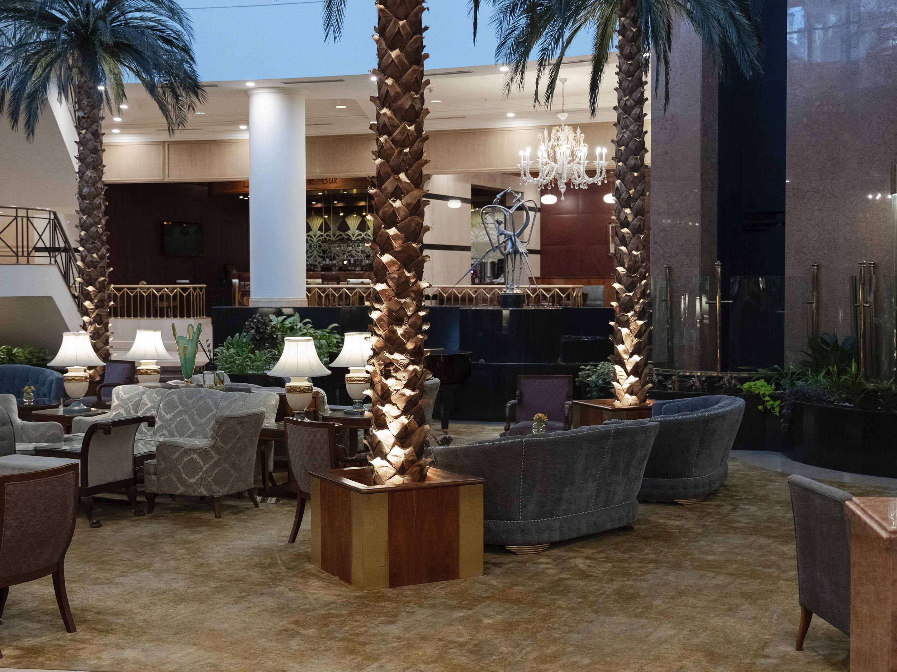A tranquil lobby escape