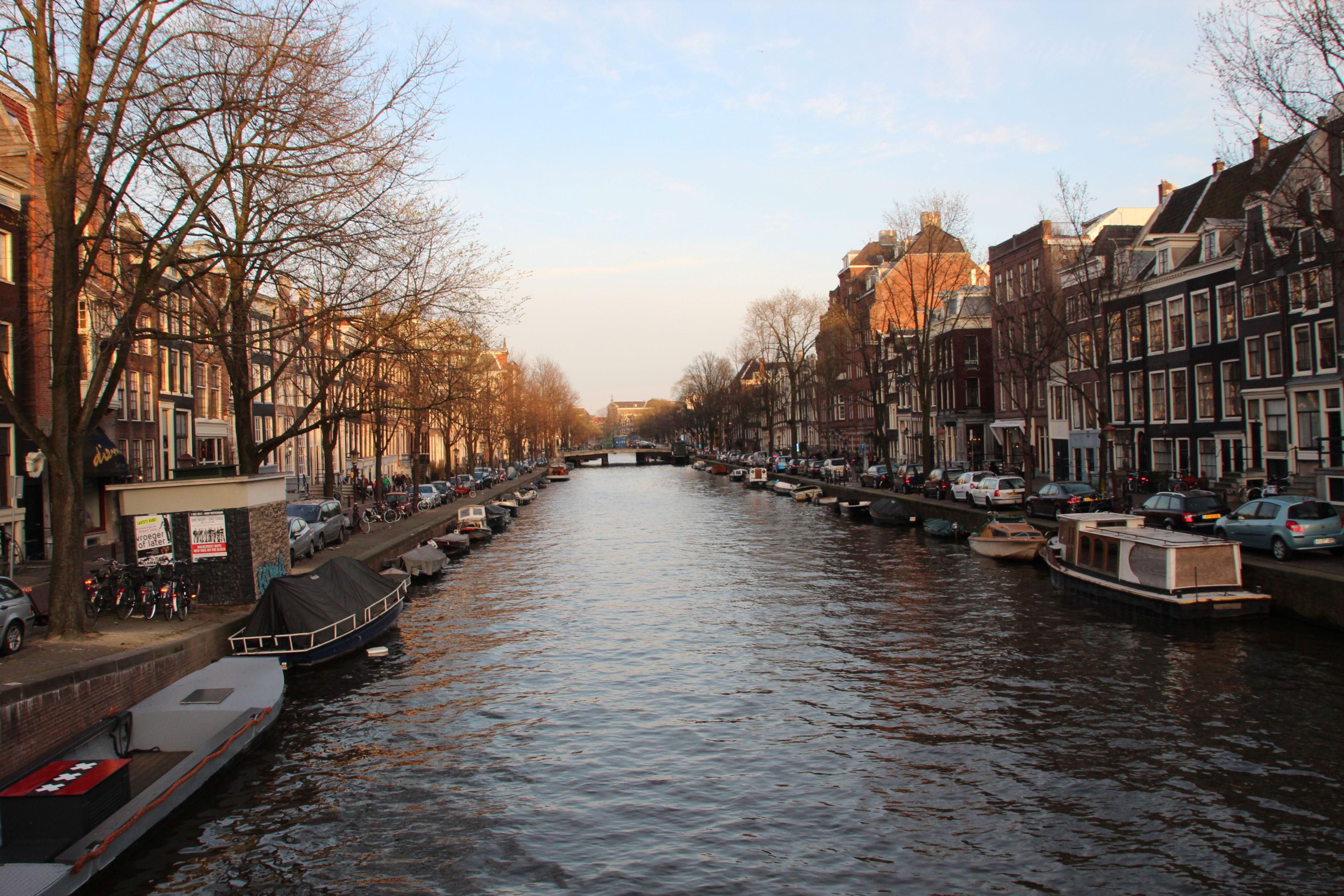 Uitzicht op de gracht van Amsterdam