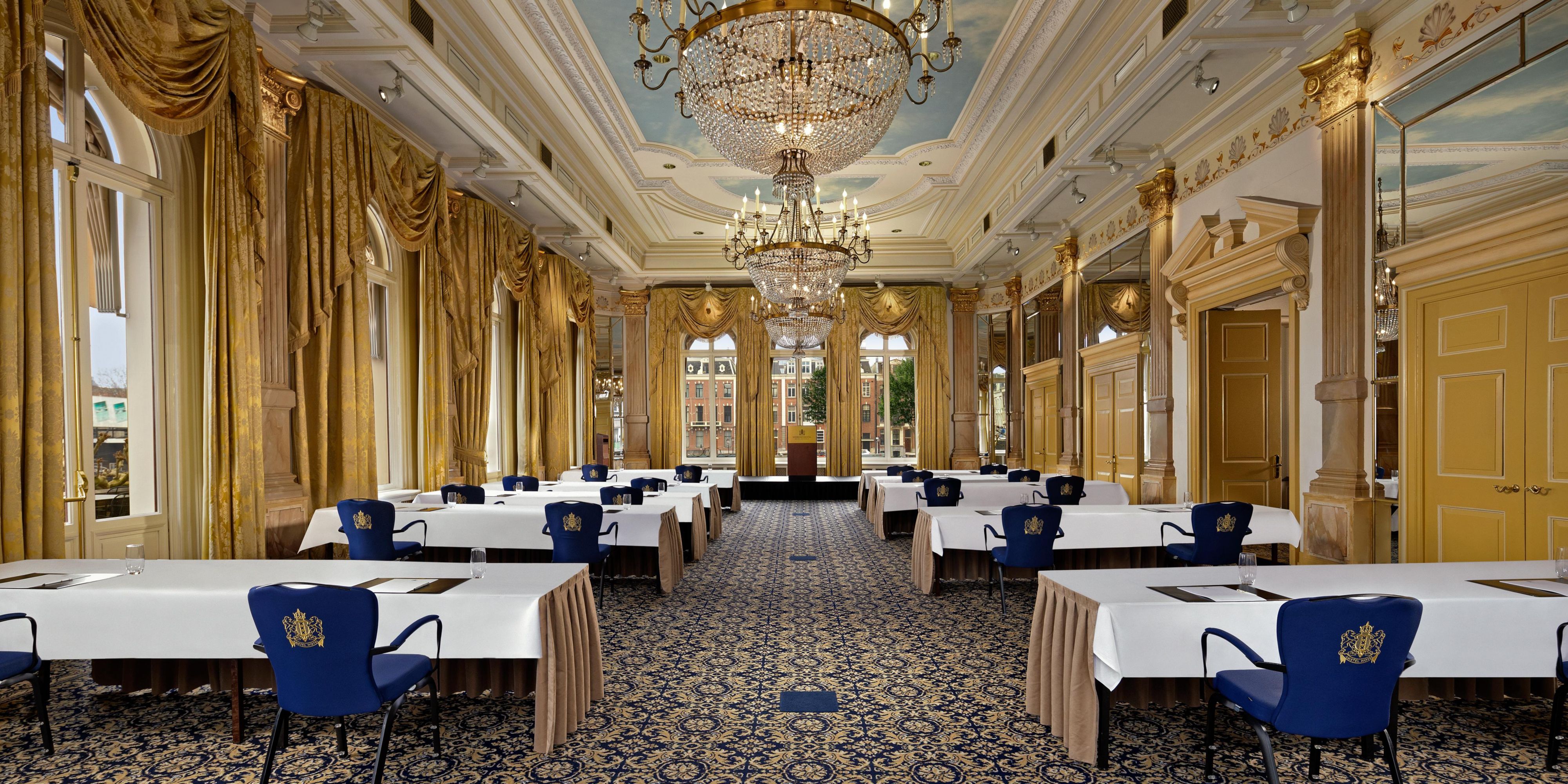 Das Amstel Hotel bietet 522 Quadratmeter Tagungs- und Veranstaltungseinrichtungen, verteilt auf sechs Zimmer. Der elegante und klassische Charakter der sieben Zimmer, die sich alle im Erdgeschoss befinden, machen das Amstel Hotel zum idealen Ort für geschäftliche und feierliche Veranstaltungen.