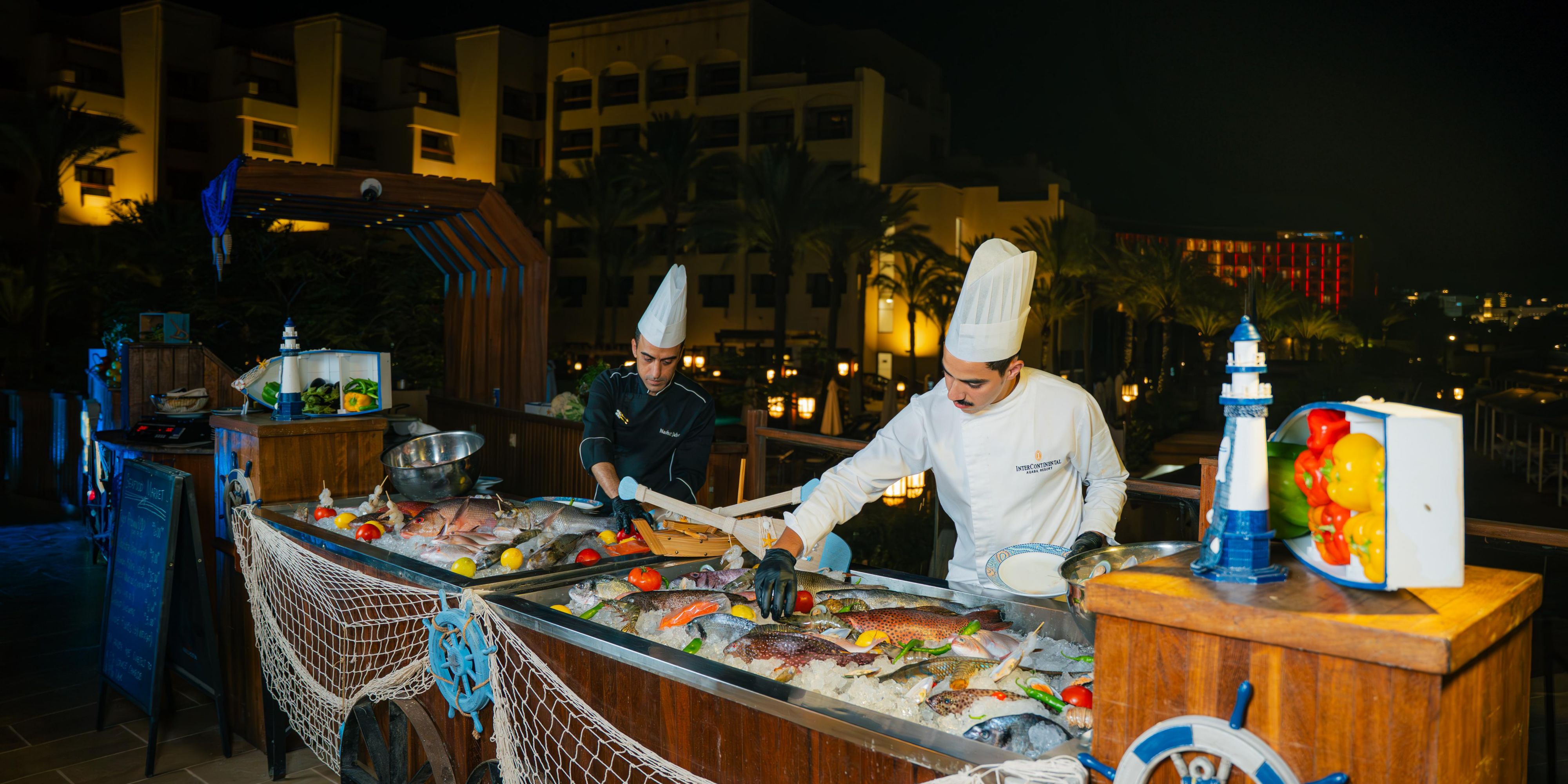 Fresh, market-style seafood served with breathtaking views of the Red Sea. Dine al fresco by the shore as your selected catch is prepared to perfection. At The Beach Front, unwind in a relaxed open-air setting—perfect for sunset dinners and creating unforgettable moments by the sea. Every Thursday and Friday from 7:00 pm to 11:00 pm