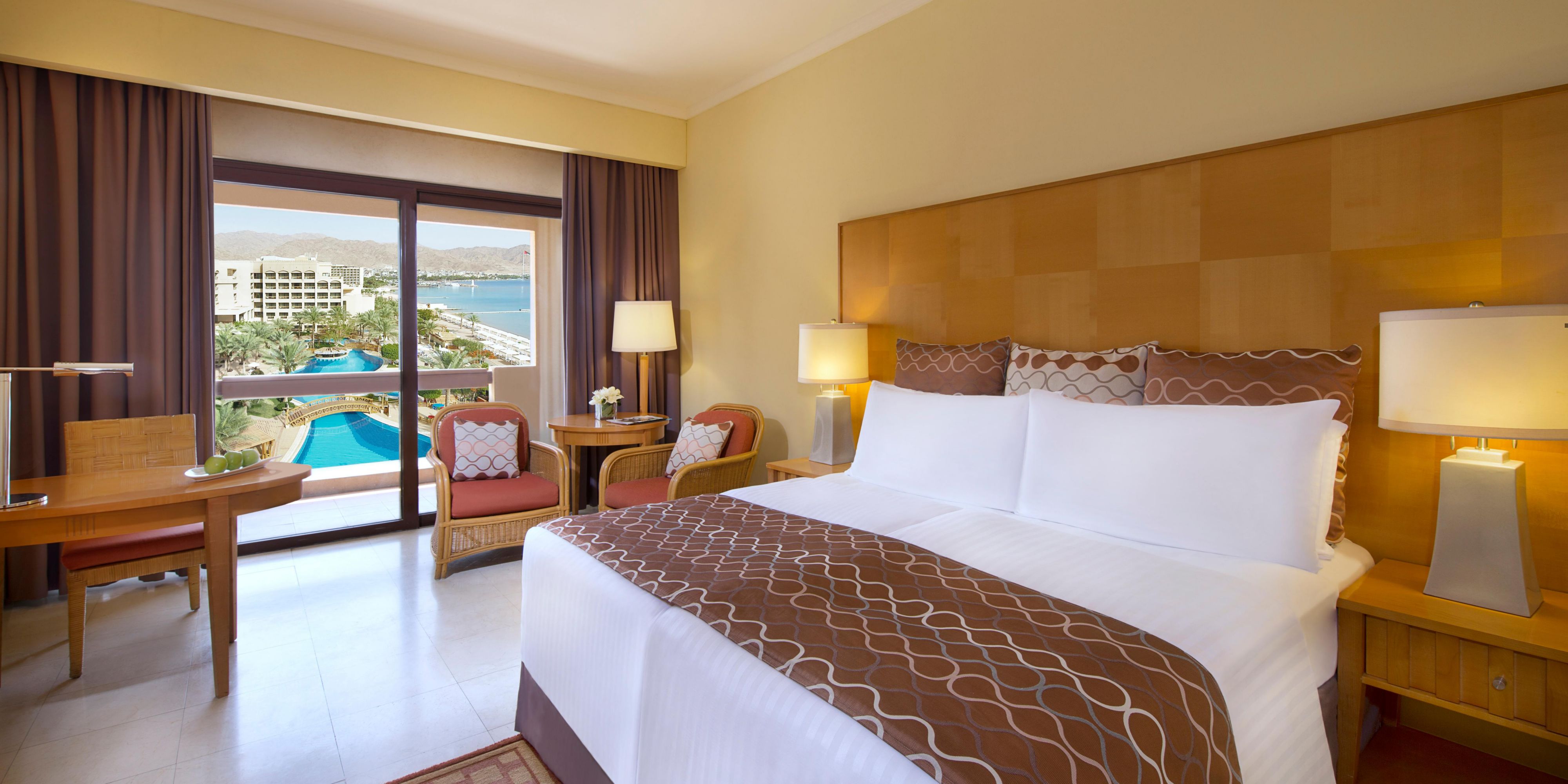 Phòng khách có giường cỡ King