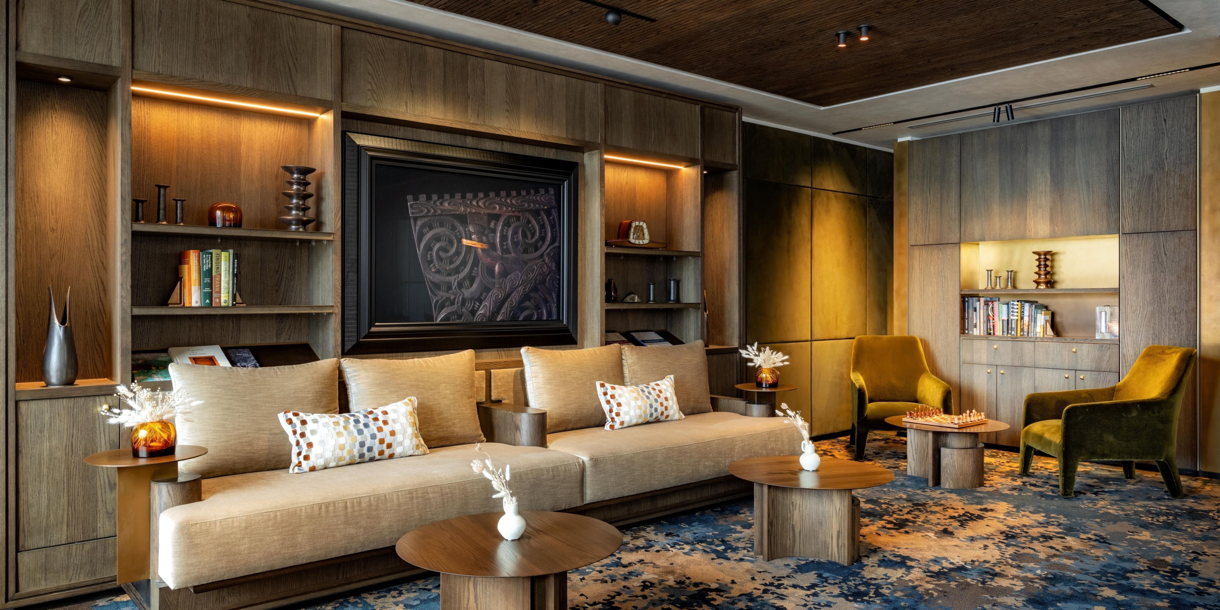 Club Floor Lounge
