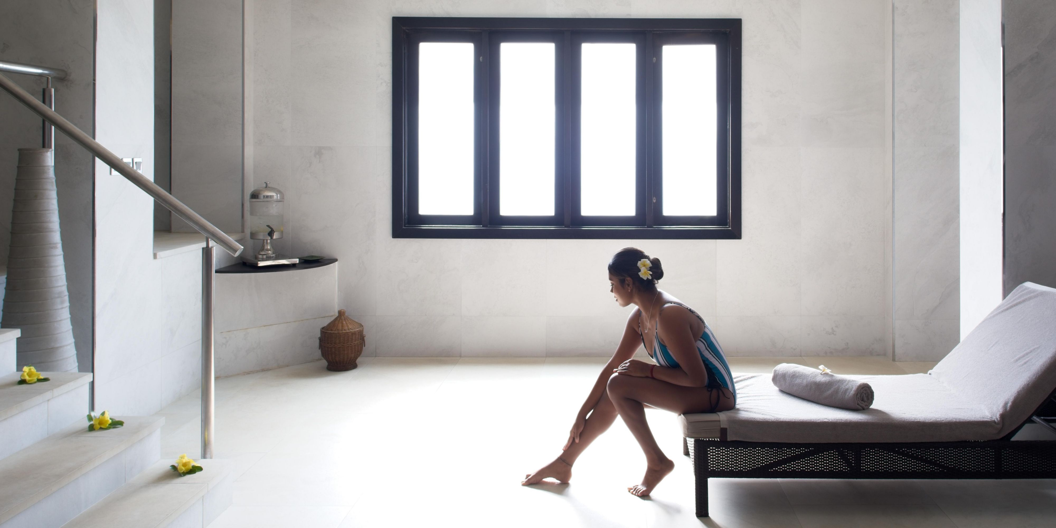 Melt away jet lag with our specialized massage. Restore your body's rhythm, ease muscle tension, and revitalize your energy after travel. Feel refreshed and ready to explore! 