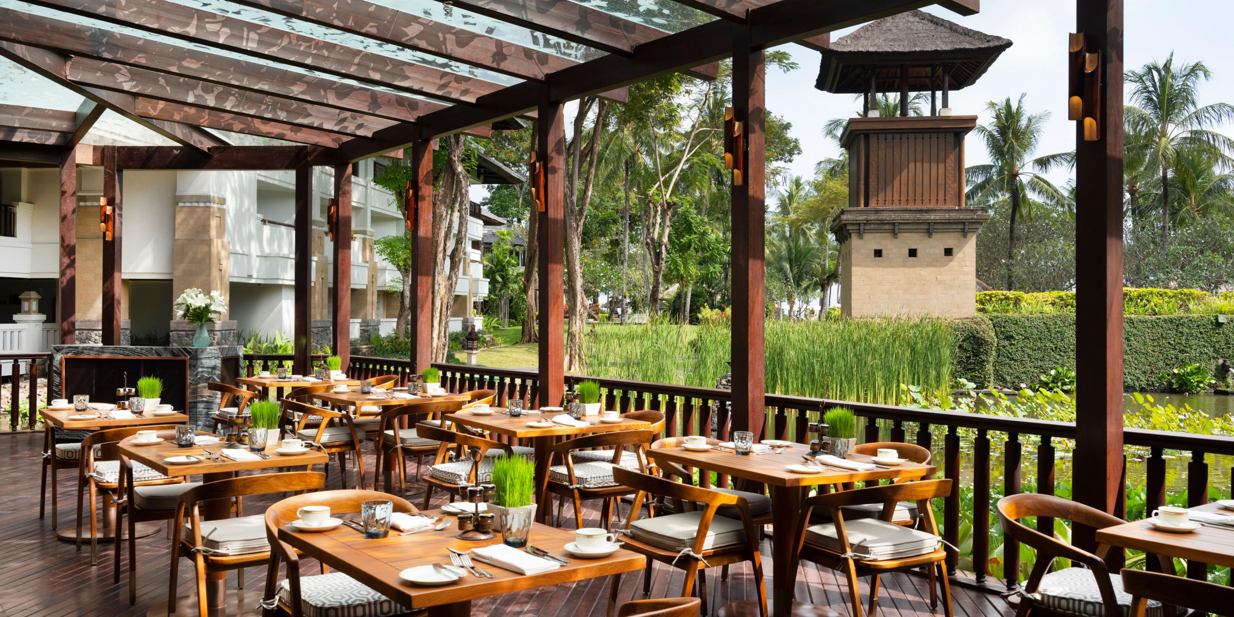 Indonesian, local Balinese, Italian, and Japanese are part of the InterContinental Bali Resort dining experience. Choose a four-course tasting menu at Bella Cucina, or opt for regional Balinese specialties at Jimbaran Gardens. 