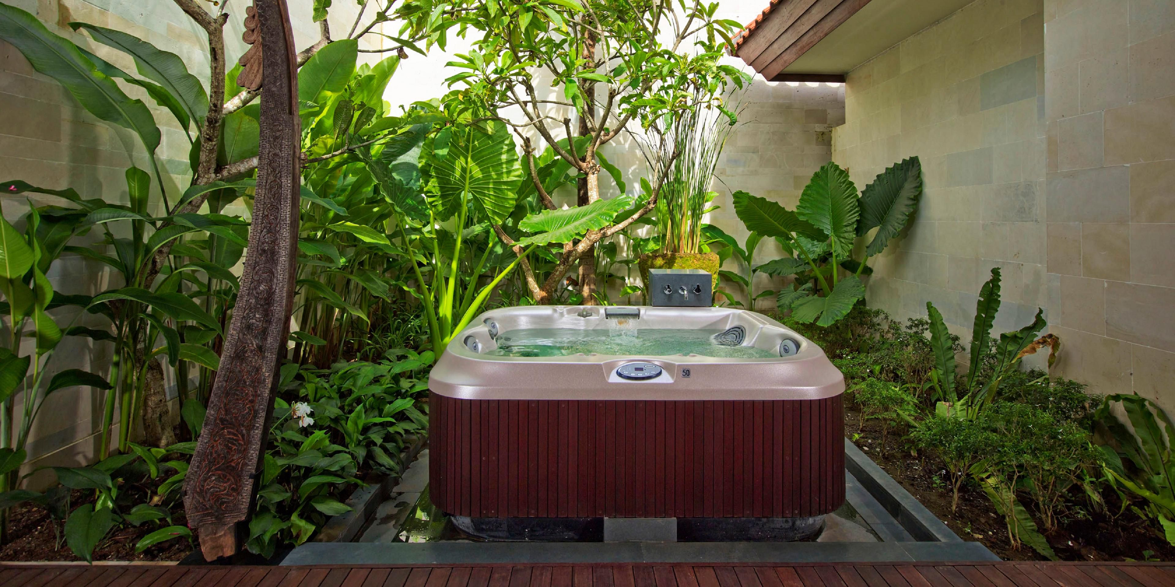 Outdoor Tub at Presidential Villa