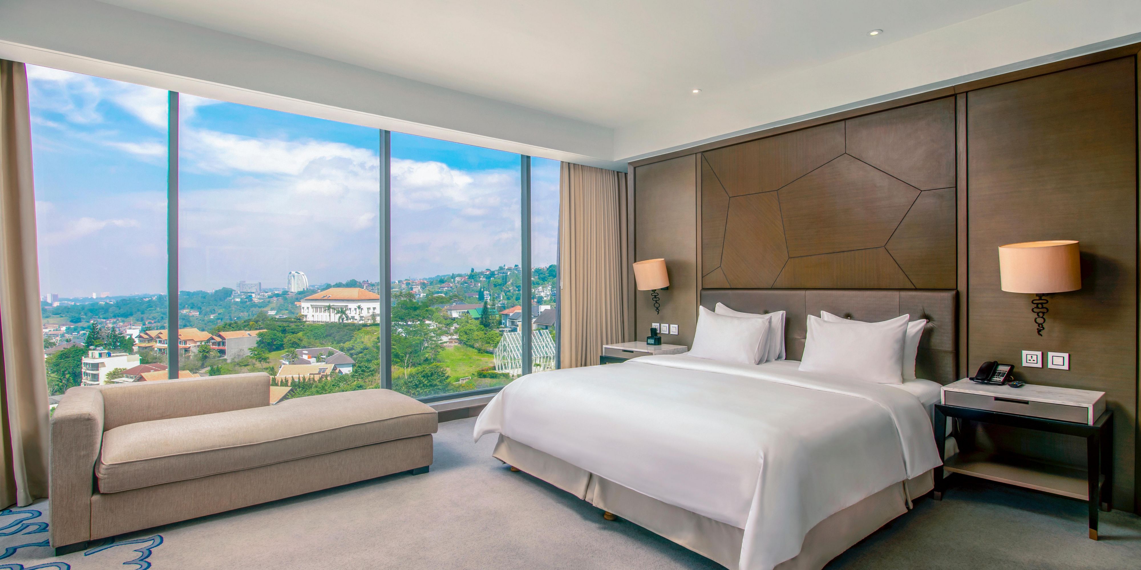 Junior Suite 180 degree Bandung city view