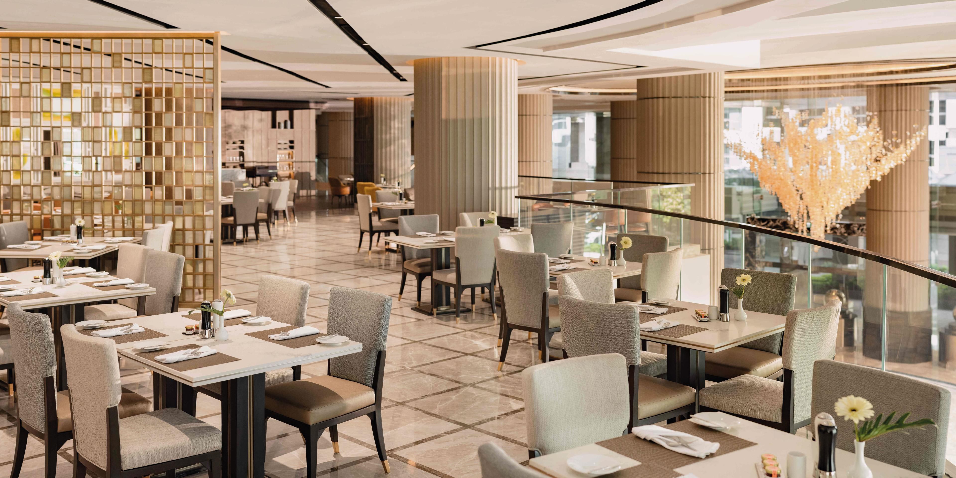 From Asian and Western-style breakfast at Espresso to French-inspired cuisine, our hotel offers a creative dining and cocktail culture. Taste the flavours of Fireplace Grill and Bar, savour the seasonal delights of Californian cuisine at SoCal, Cantonese at Summer Palace; or relax in Balcony Lounge and Humidor.