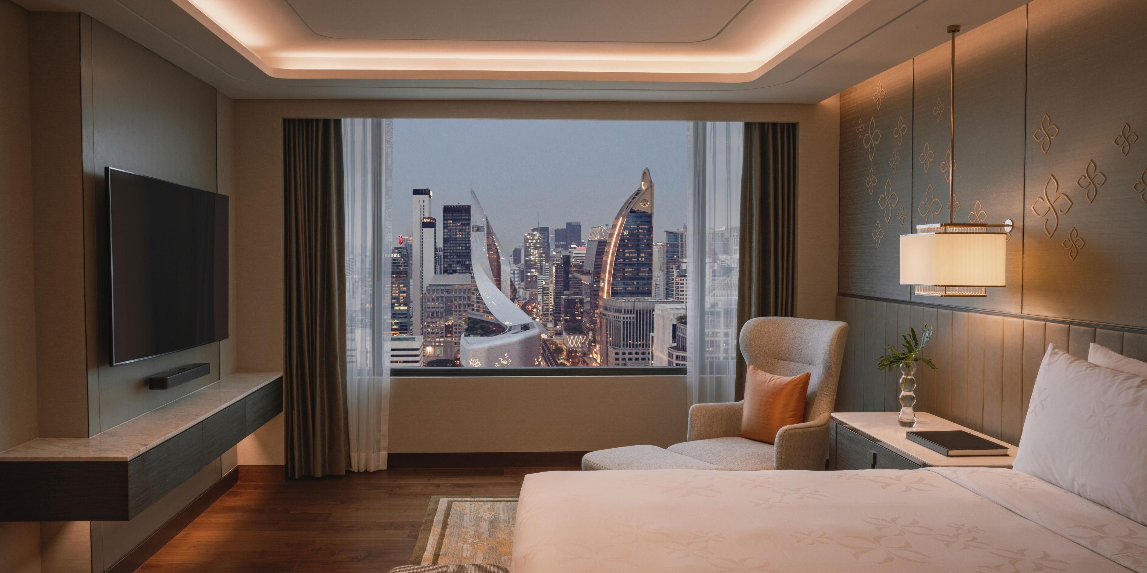 Experience the epitome of luxury in our elegantly appointed rooms and suites, featuring silk headboards and opulent furnishings. Retreat to our Club InterContinental on the 37th floor, a sanctuary of serenity and sophistication. Delight in exclusive perks such as a lavish breakfast, elegant high tea, delectable canapés, and bespoke cocktails.