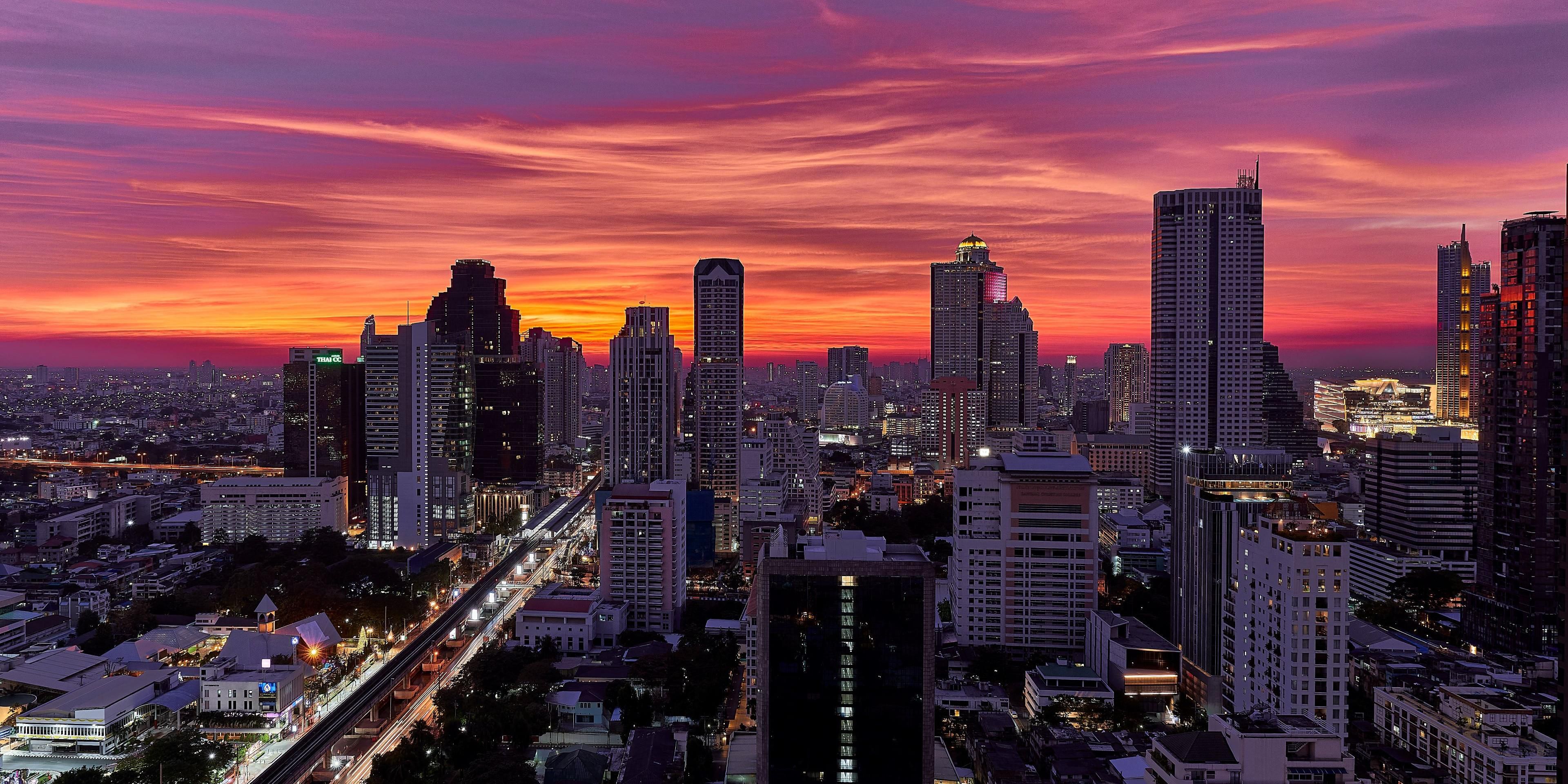 Experience the convenience of Thonglor, with our close proximity to the MRT, BTS, bus terminal, and Sukhumvit. Immerse yourself in the vibrant energy of this prime location, offering seamless access to transportation and the bustling city.