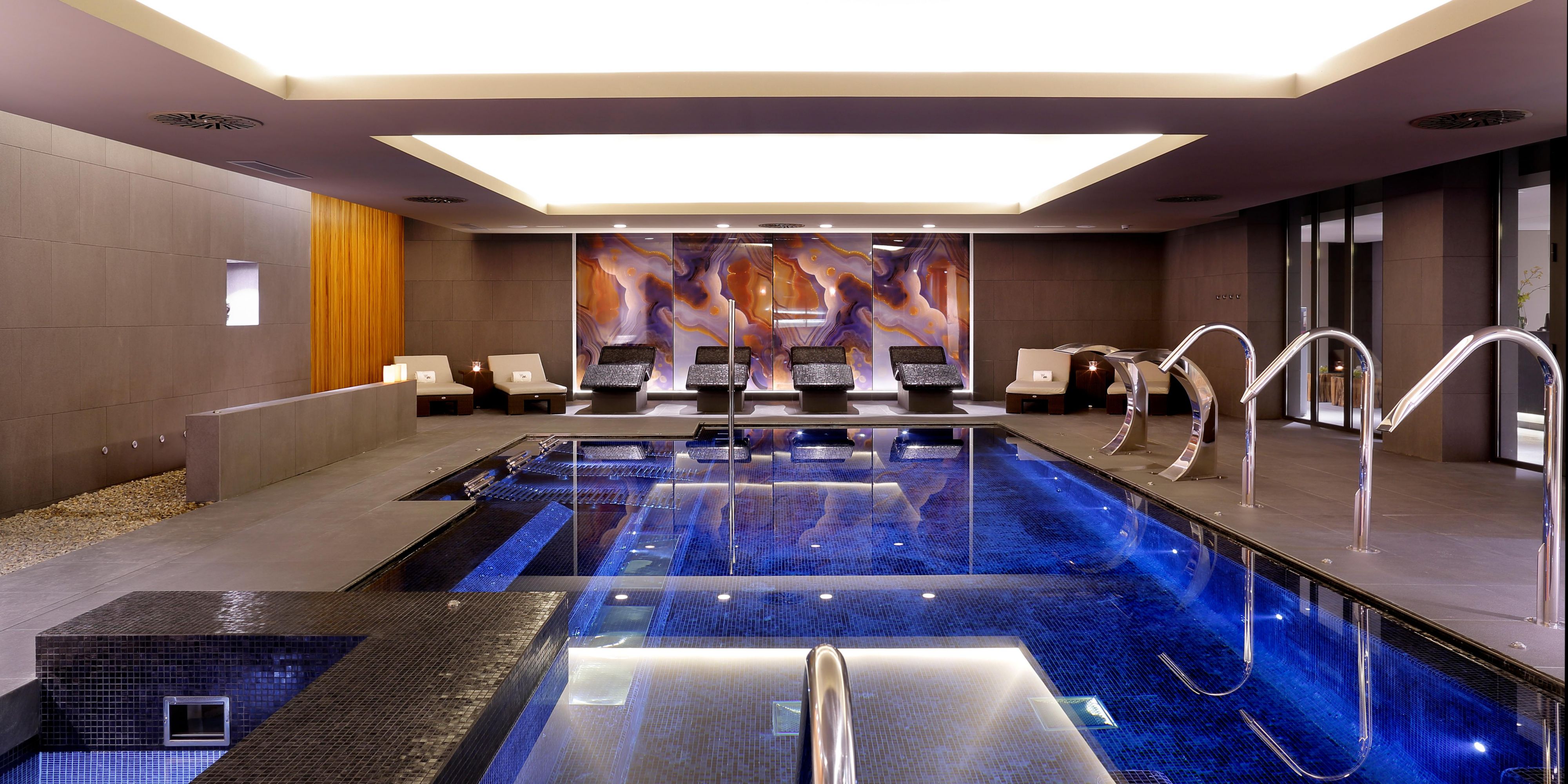 InterContinental Barcelona Spa is a restful haven that places special attention on beauty, the body, and the mind to find an inner balance, enabling you to relax and devote time to yourself. Our specialised therapists apply techniques borrowed from India and the East, where knowledge of mind and body has been cultivated for thousands of years.