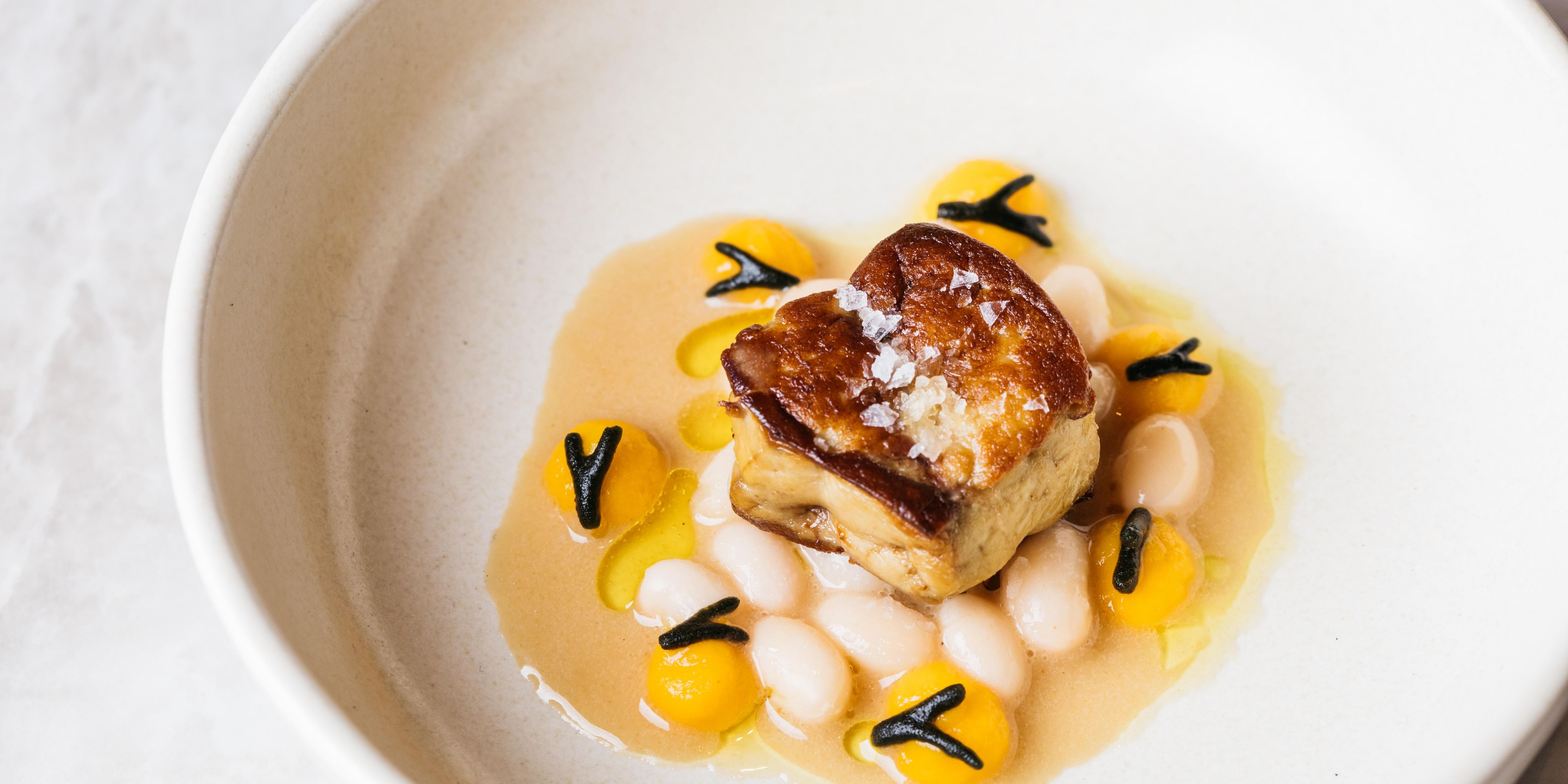 Discover Quirat restaurant, the new gastronomic space of InterContinental Barcelona with a seasonal tasting menu based on the flavors and ingredients of Barcelona. This gastronomic proposal goes hand in hand with Michelin-starred Chef Víctor Torres. Enjoy an exclusive and intimate dinner of high category. Chech our menus and make your reservation.