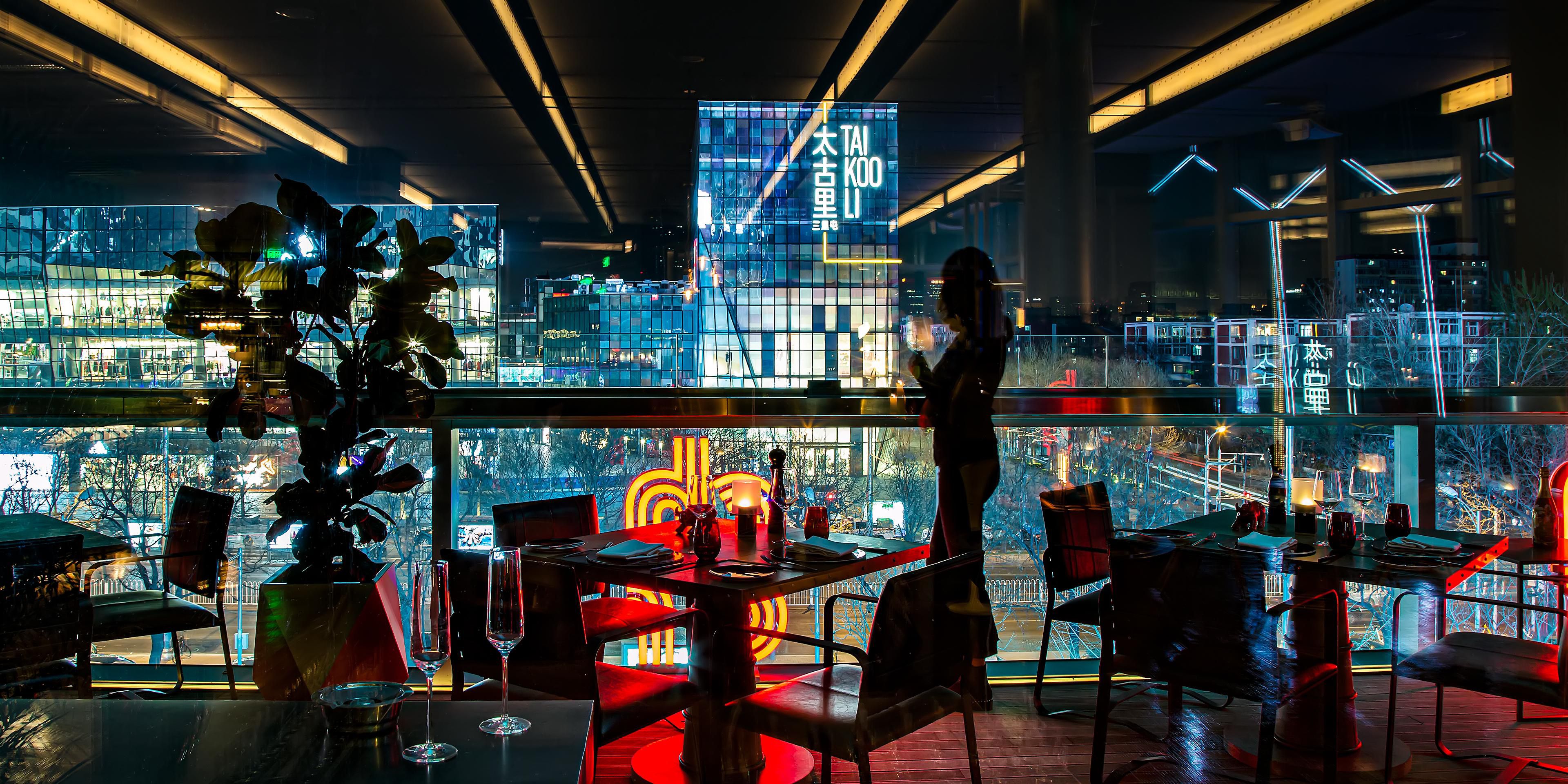 The Michelin-awarded and Black Pearl One Diamond recipient CHAR Bar & Grill presents a premium steak and wine experience, with spectacular views of Sanlitun. Enjoy an elevated experience at CHAR Bar & Grill, with modern vibes and open dining environment.
