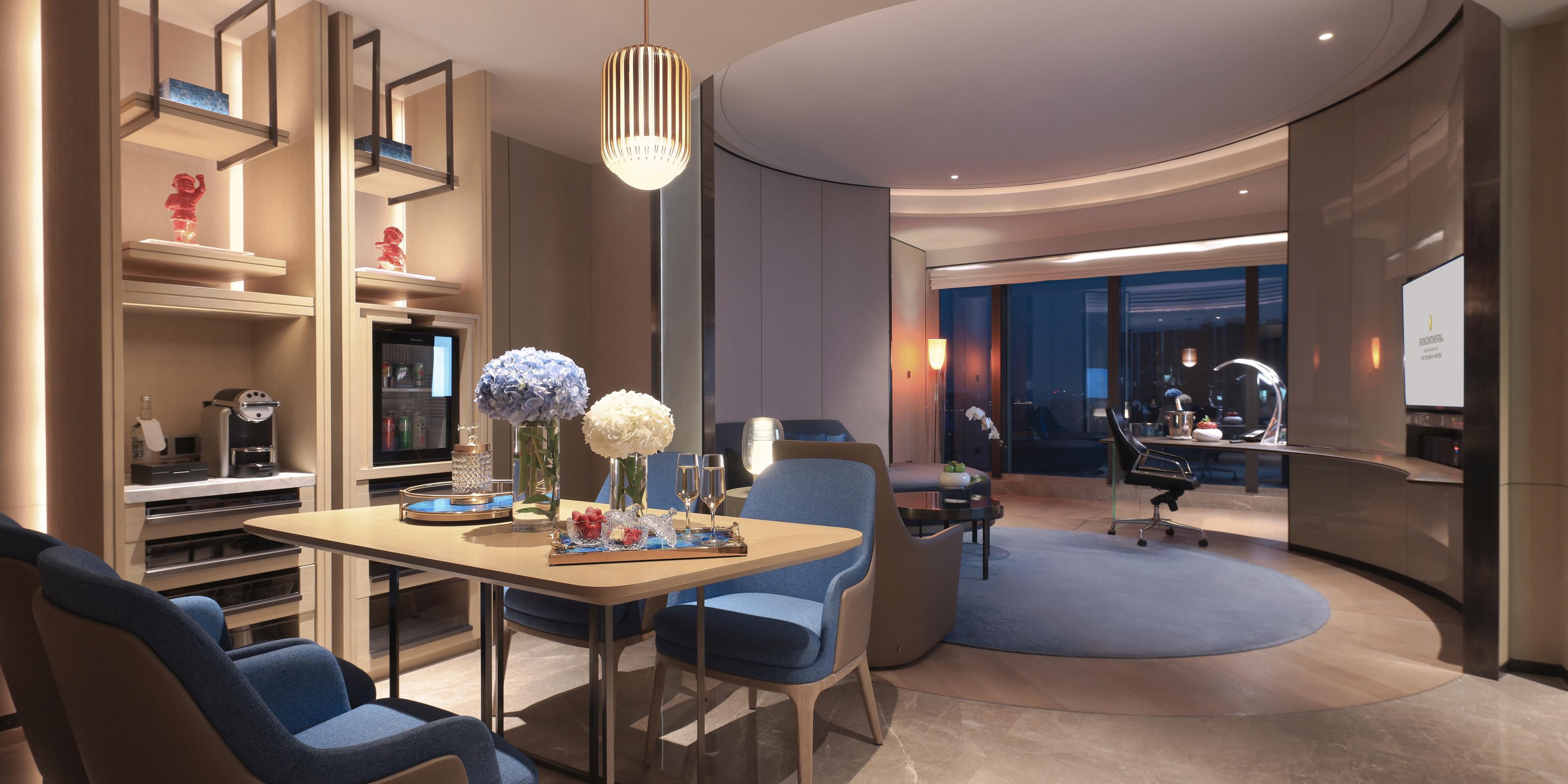 Ambassador Suite Dining High Floor