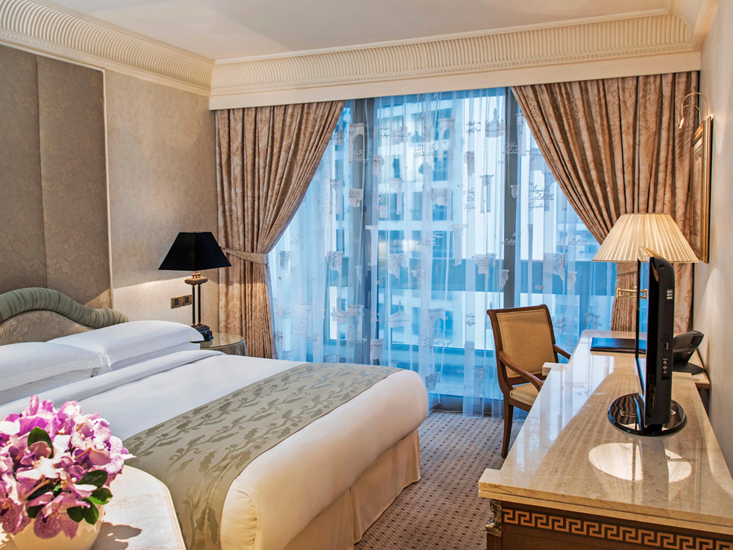 Style meets comfort in the Classic Queen Bedroom