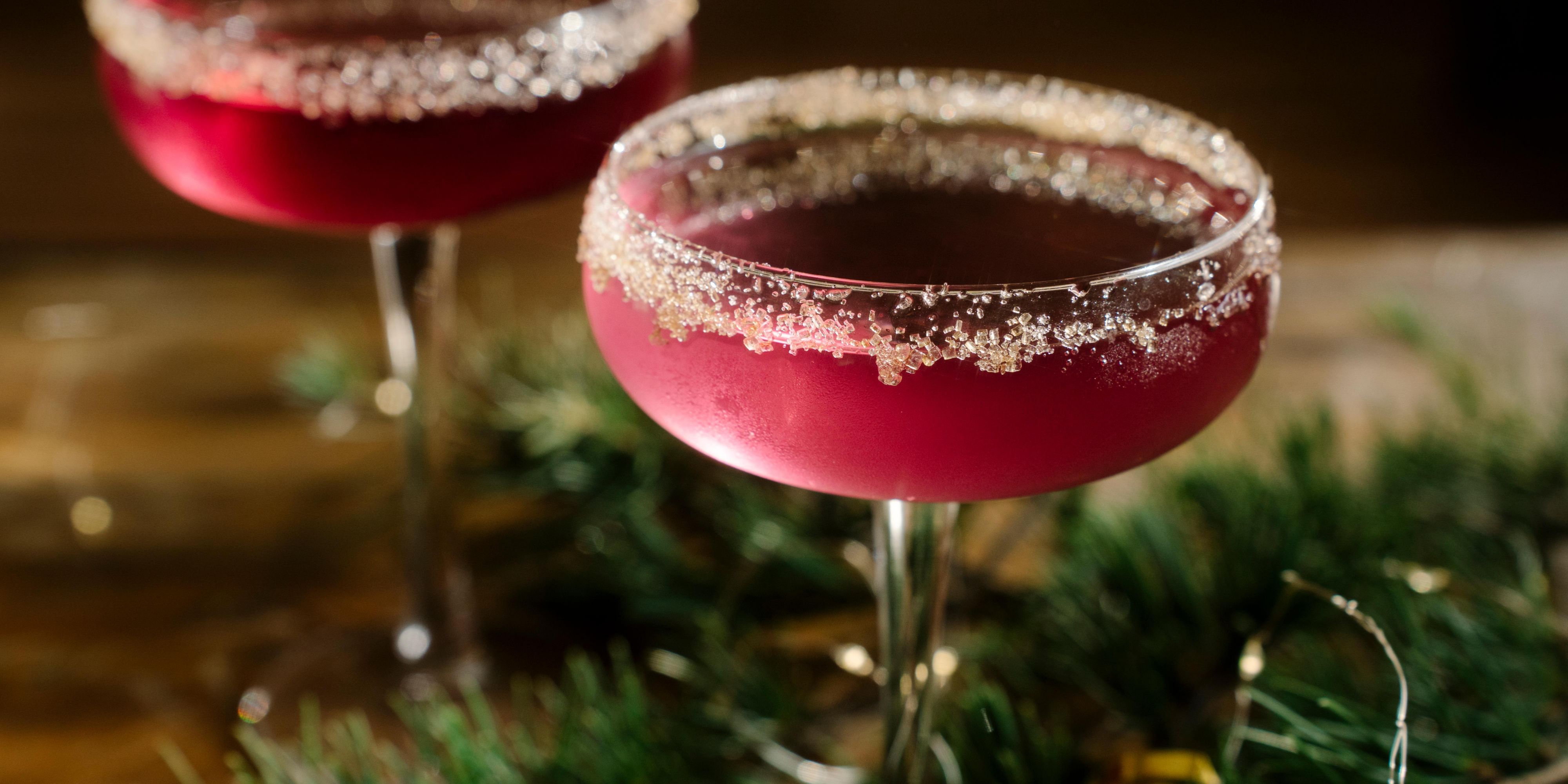 Warm up or chill out with our winter cocktail collection. Sip a classic Freezer Martini, cozy up with a Hot Toddy, or indulge in seasonal favorites like Chai Spice, Rosemary Gimlet, and Snow Ride Sangria—crafted to make every moment merry.