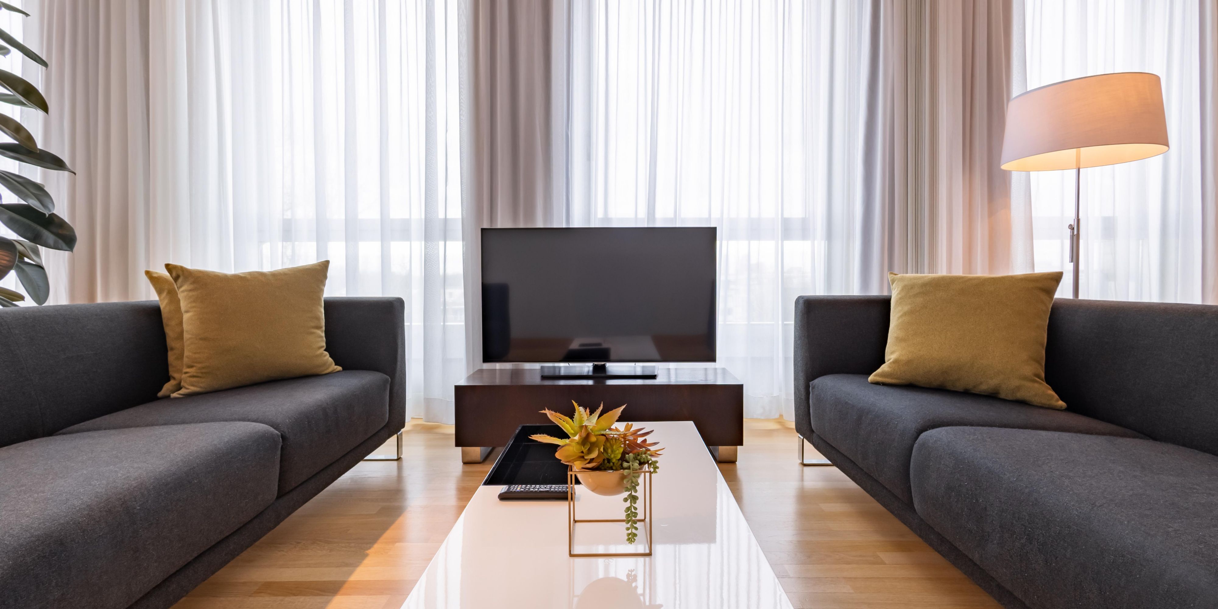 Bedroom Suite Club Lounge Access
