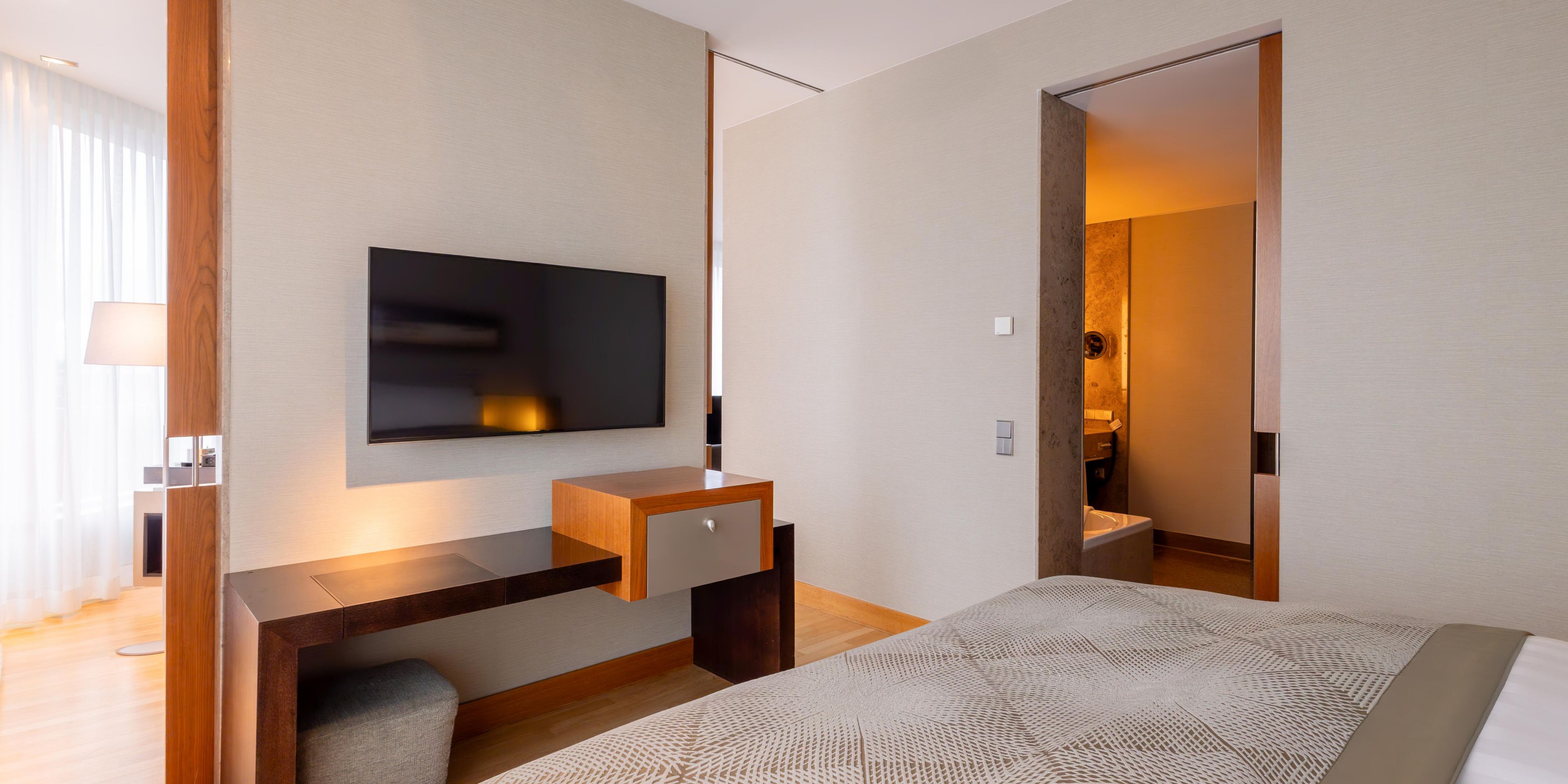 Bedroom Suite Club Lounge Access