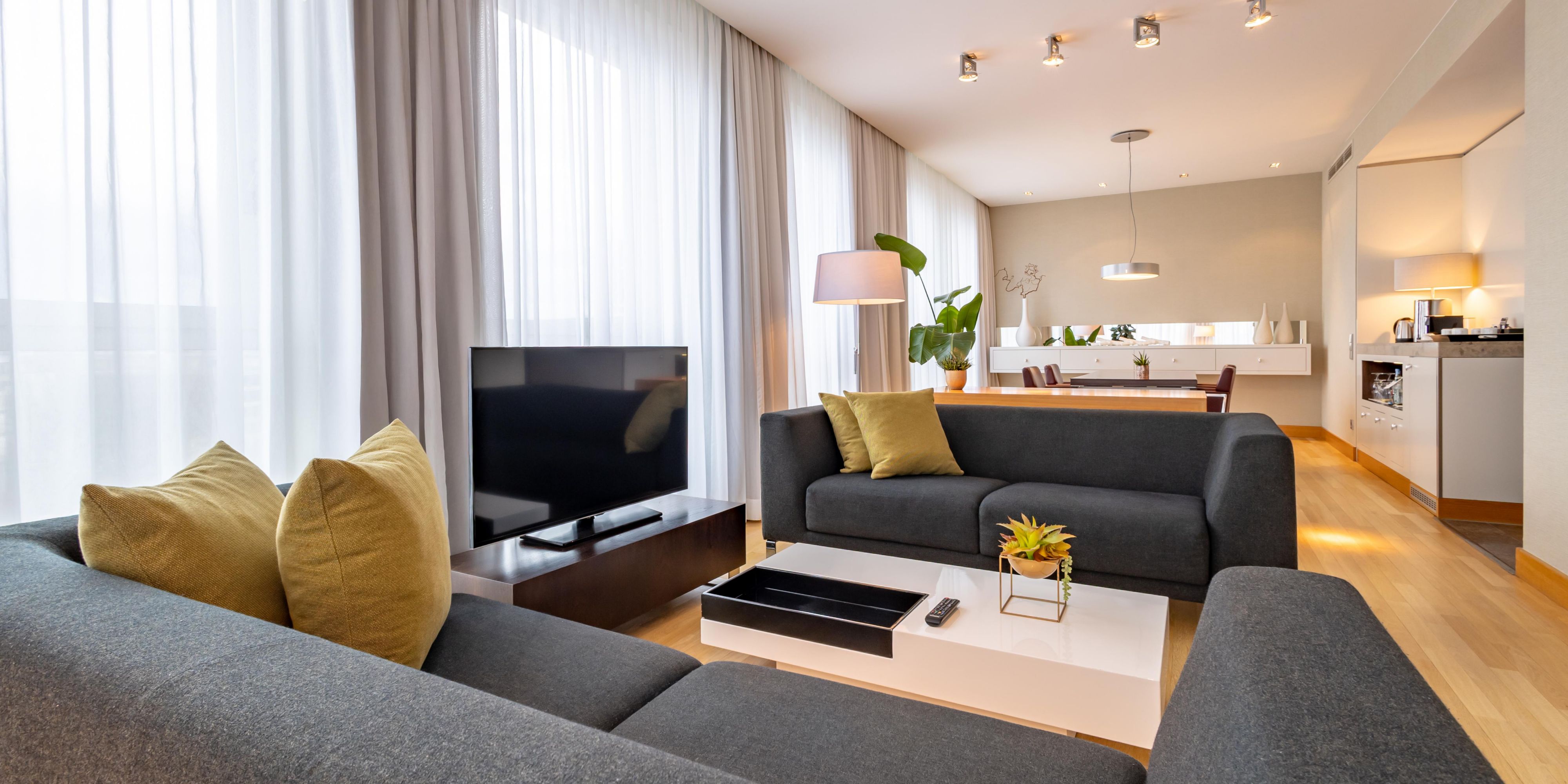 Bedroom Suite Club Lounge Access