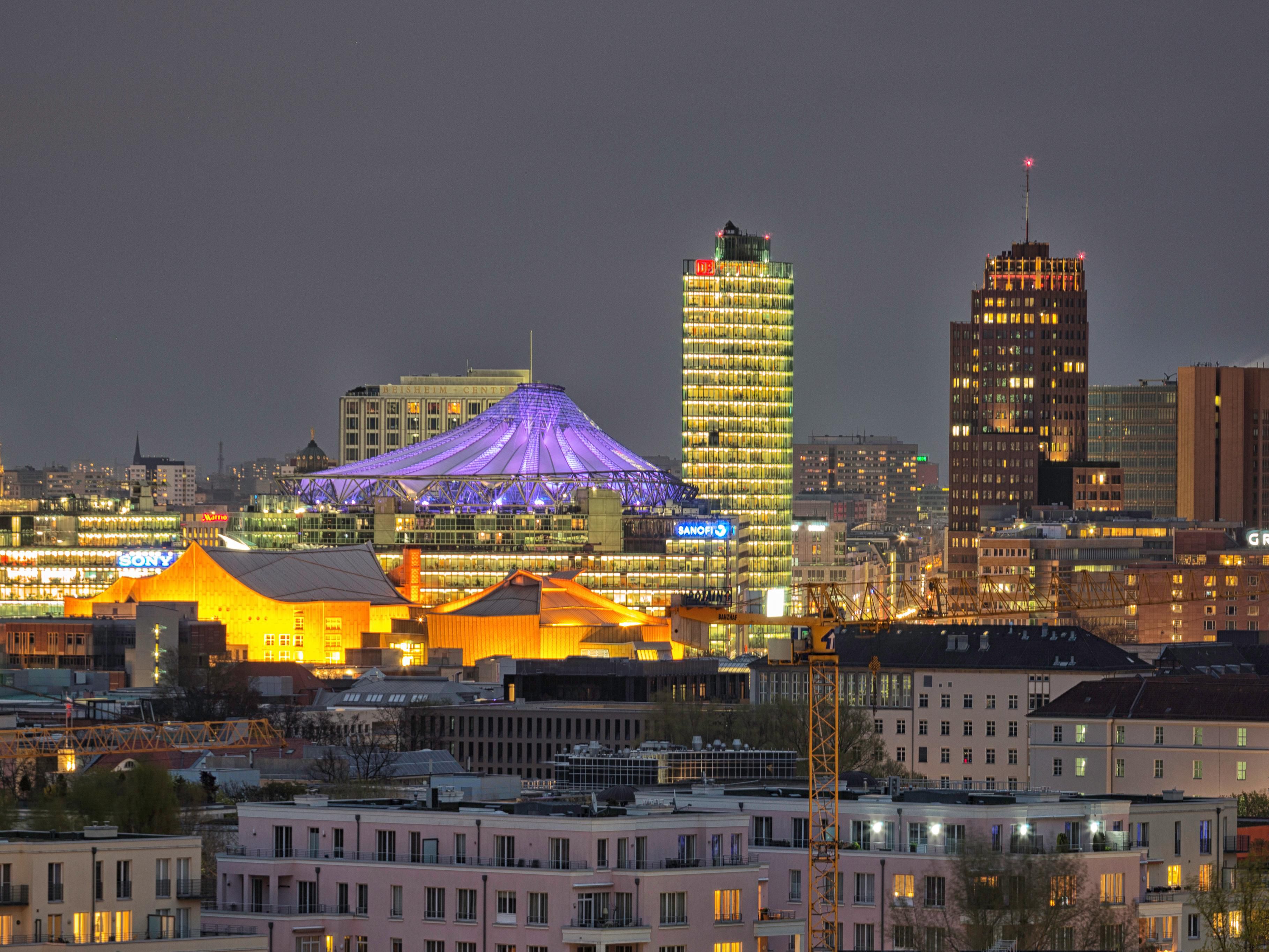 Scenic panoramas await from our west wing rooms.