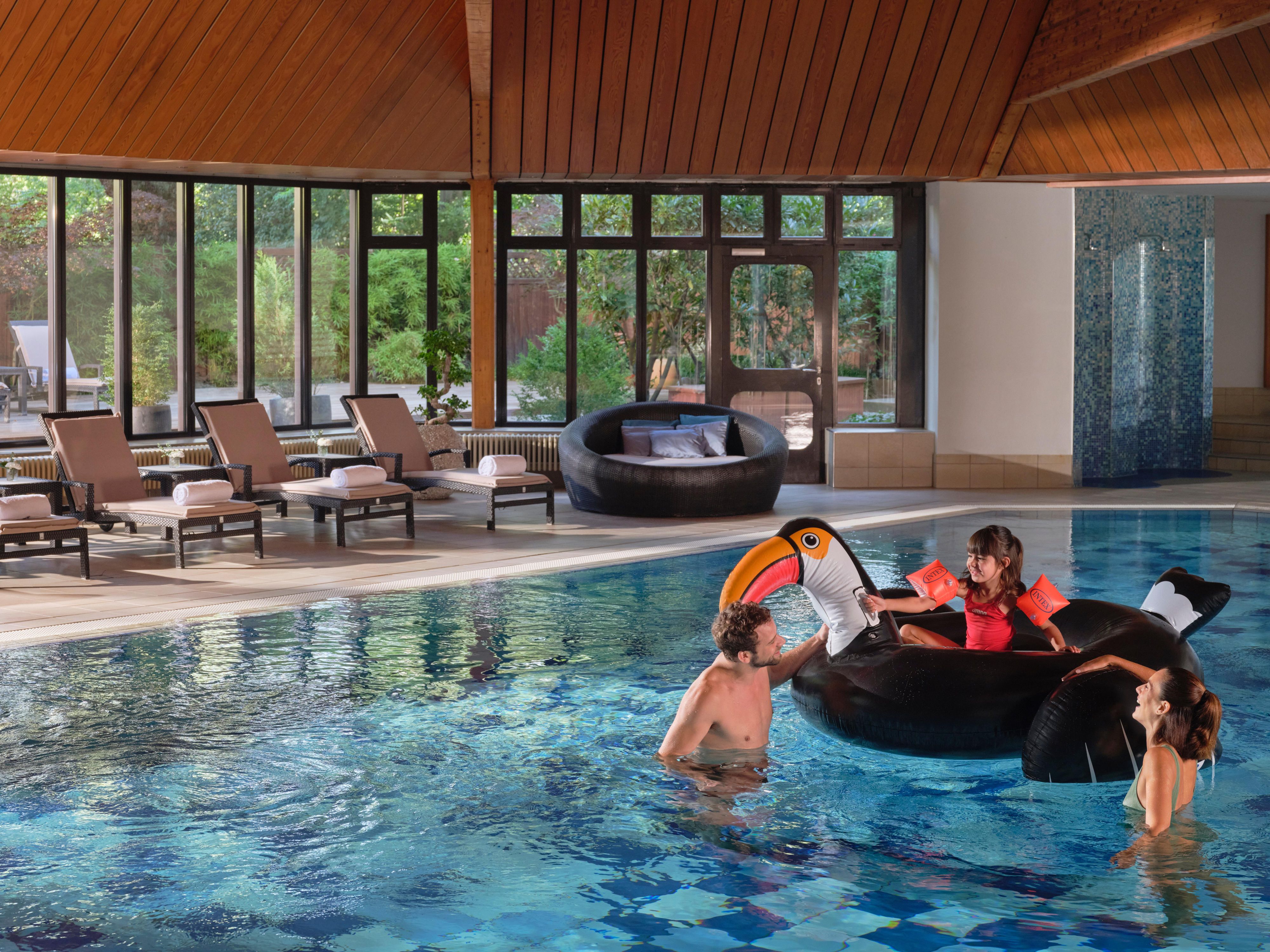 Creating unforgettable family moments by the pool 