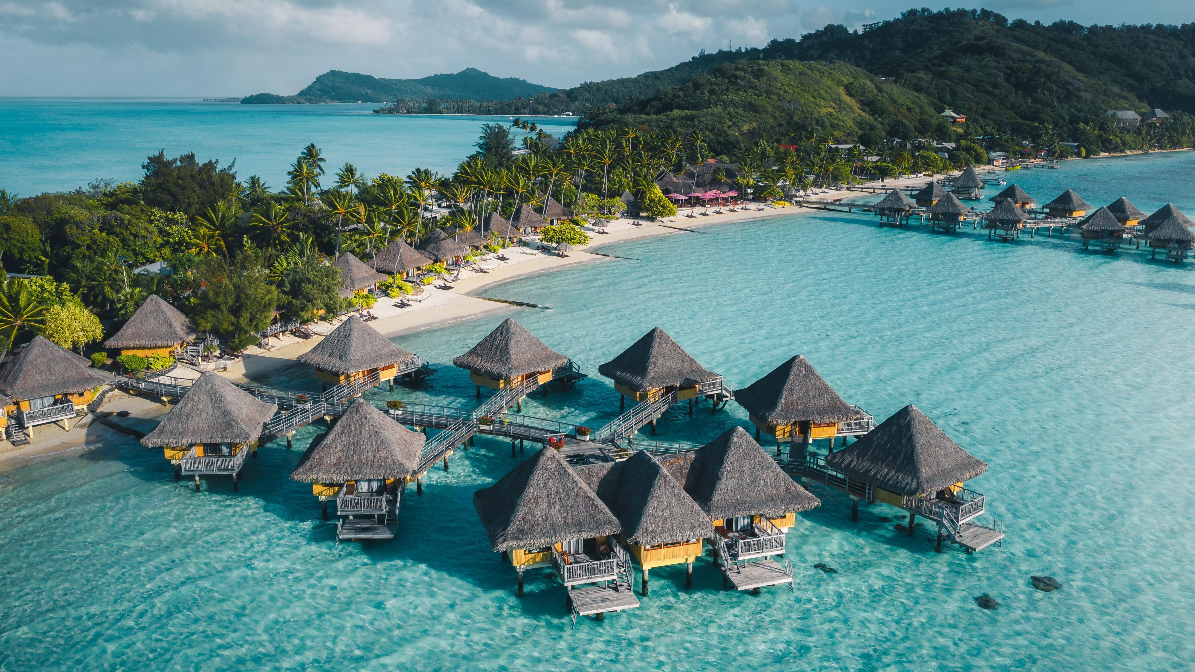 Beach Hotels in Bora Bora | Top 2 Oceanfront Hotels & Resorts by IHG