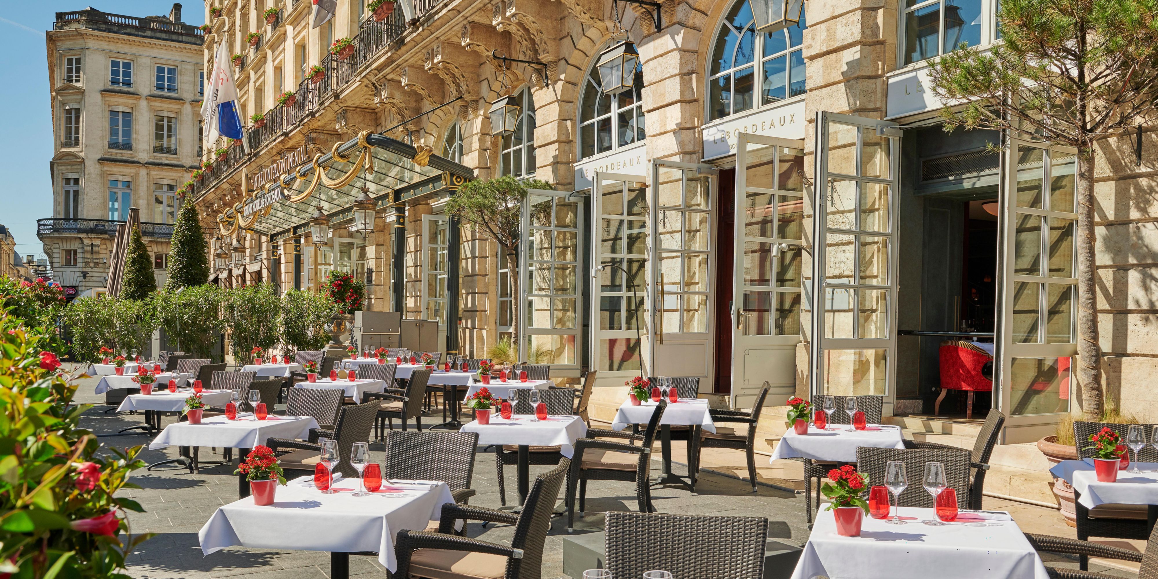 With respectful treatment of fresh local and regional produce, the menu of Le Bordeaux features the specialties of southwestern France. Our Pastry Chef showcases contemporary twists on traditional dessert recipes, while the wine menu boasts a large range of varietals, including a premier selection of Bordeaux wines.