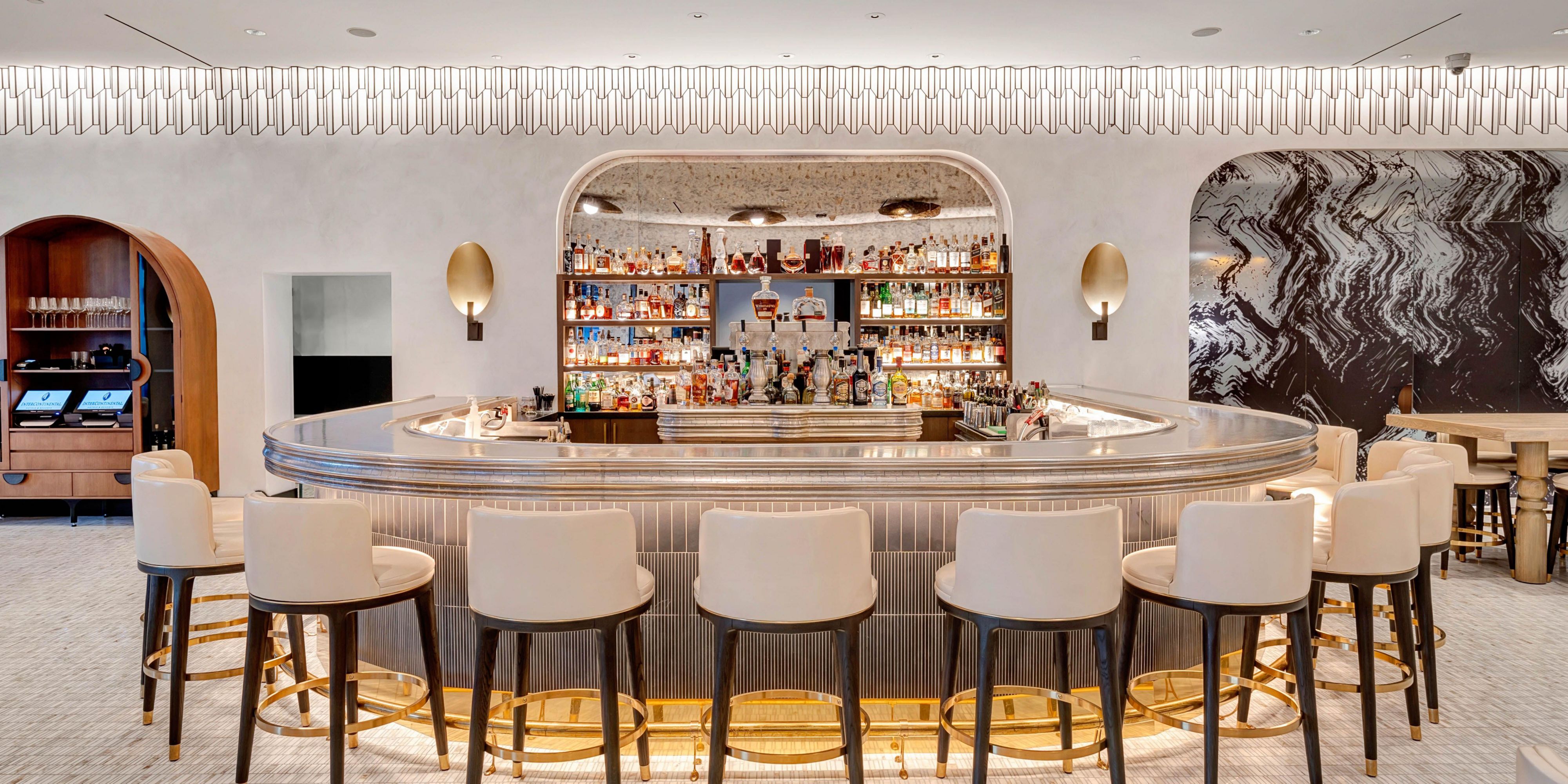 Experience Bar Fellini, where lavish seating, arches, and mixed metals greet guests and a cocktail program that honors and reinvents two Italian classics – the Martini and the Negroni – tempts them to stay a while. Old World wine varietals, a thoughtful selection of beers and boards of meats, cheeses and olives round out the menu. 