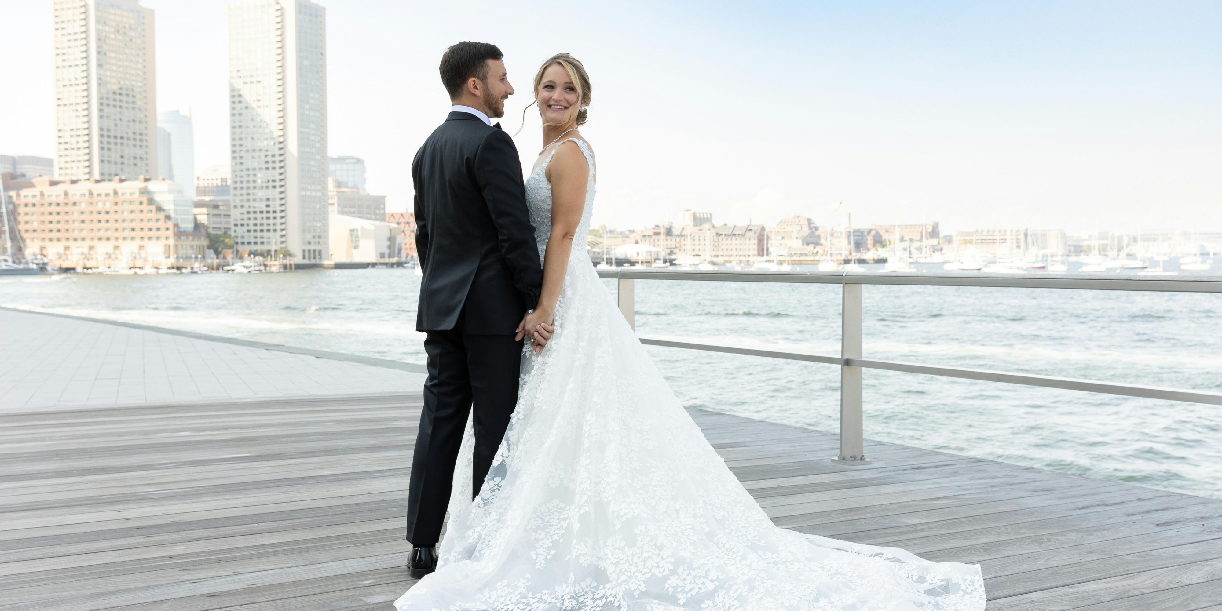 The Abigail Adams and Rose Kennedy Ballrooms provide an enchanting waterfront setting for life’s most memorable occasions. Floor-to-ceiling windows fill each space with natural light, revealing captivating views of the Fort Point Channel, Boston Harbor, and the Seaport beyond. Here, moments unfold against a backdrop of timeless beauty.