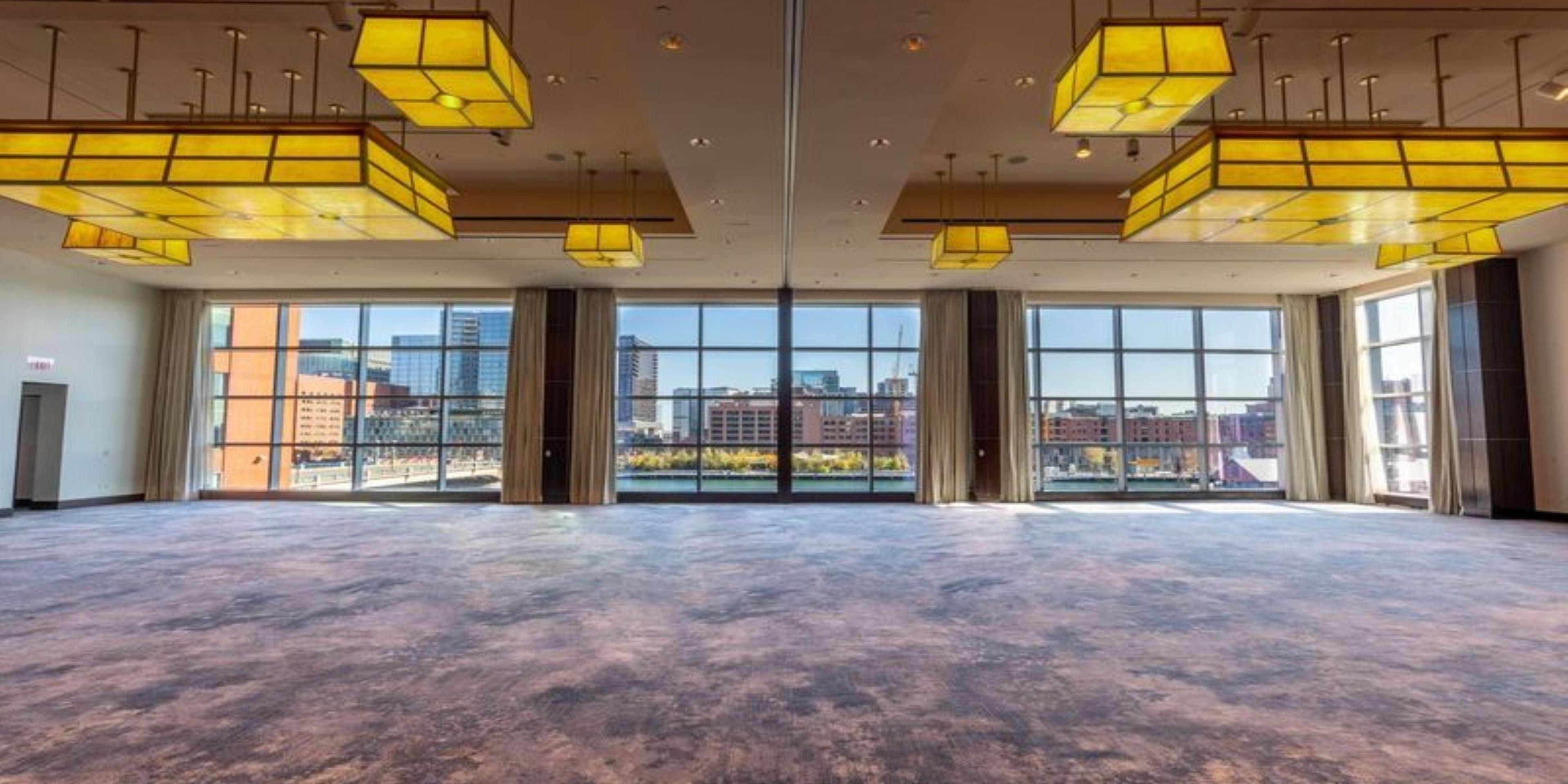 Tính thẩm mỹ tuyệt đẹp. Ẩm thực xuất sắc. Khung cảnh bờ sông đầy cảm hứng qua cửa sổ kính suốt từ trần đến sàn. Nhóm họp và sự kiện của chúng tôi làm việc với bạn để tạo ra trải nghiệm lý tưởng. Với một số không gian có thể chứa các nhóm ở mọi quy mô, hỗ trợ AV, cơ hội xây dựng thương hiệu và hơn thế nữa, khách sạn của chúng tôi sẽ giúp bạn nâng tầm sự kiện của mình.