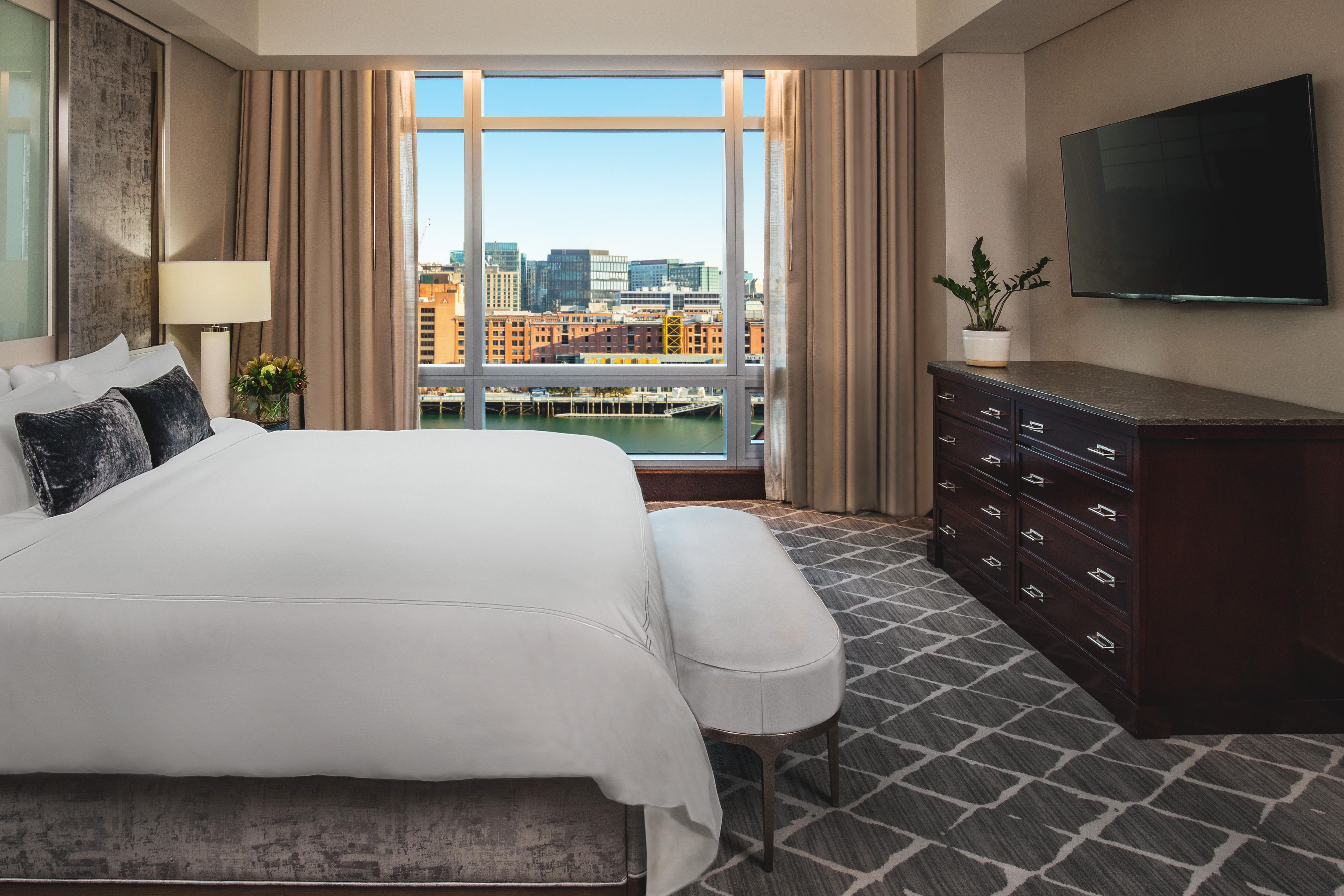 IC Boston Guestroom