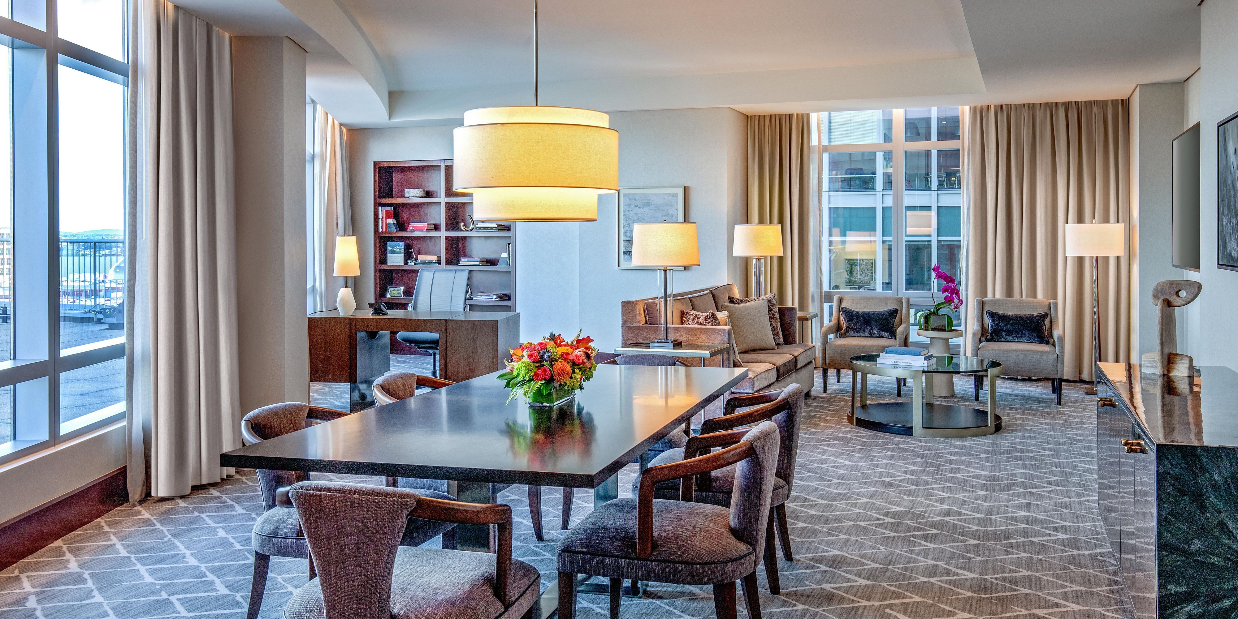 Ruang pribadi yang menghadap ke Fort Point Channel