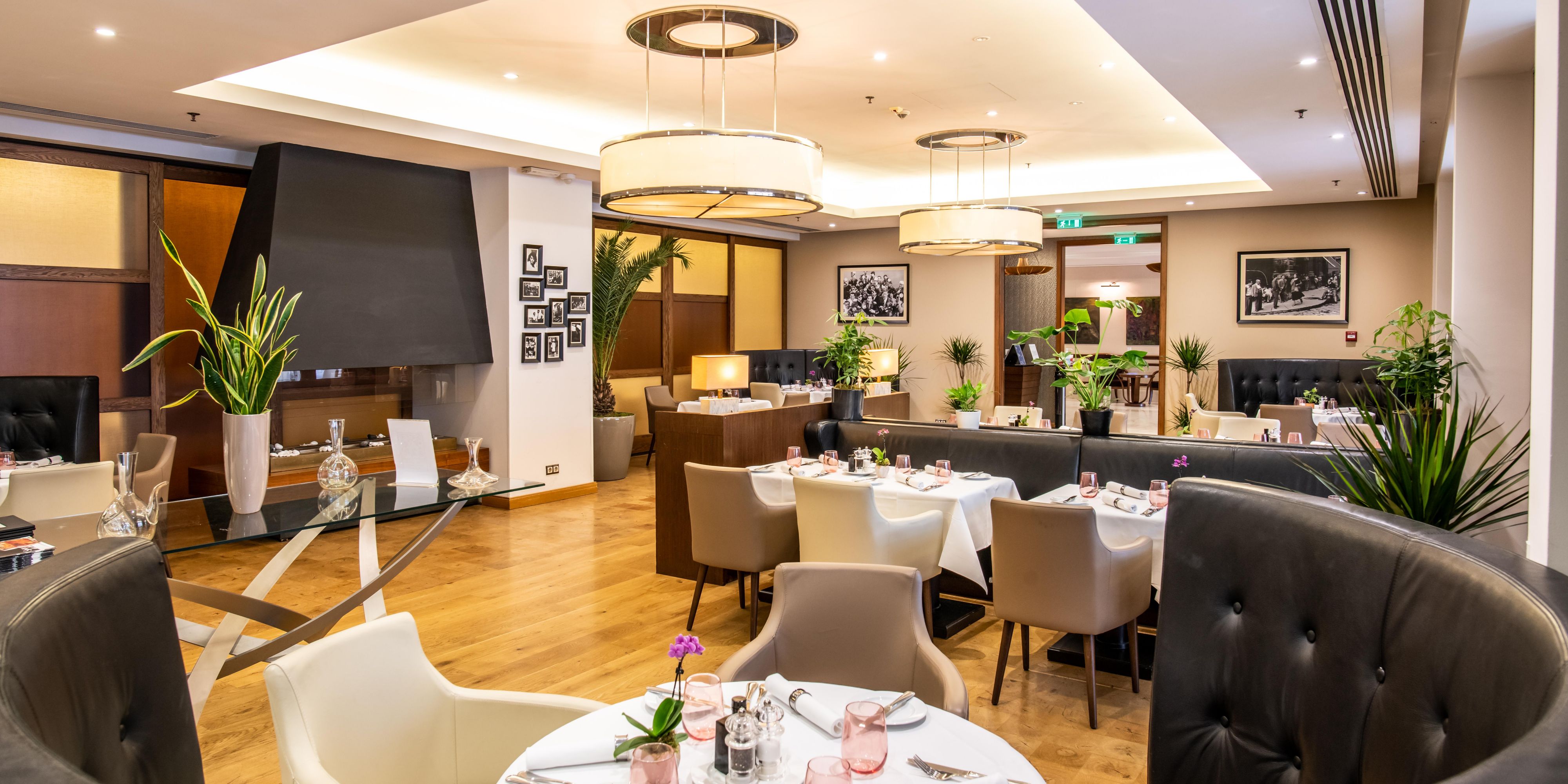 Roberto's Bucharest is the place where one can embark on a culinary journey with courses from all around Europe. The restaurant showcases fine dining at its best, thanks to the use of the freshest seasonal ingredients cooked to perfection.