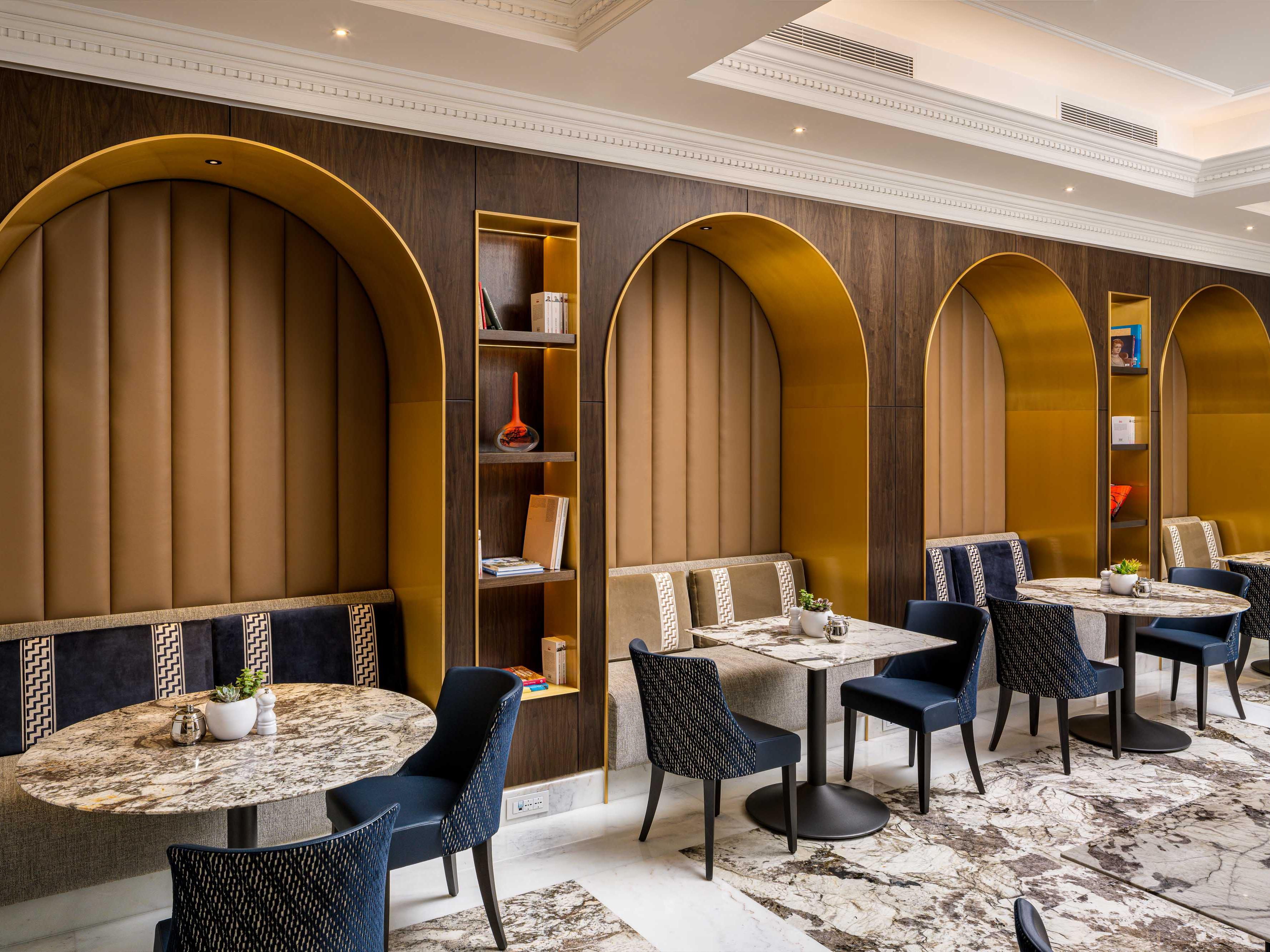 Café Athénée - Elegant Interior with a Touch of Classic Charm