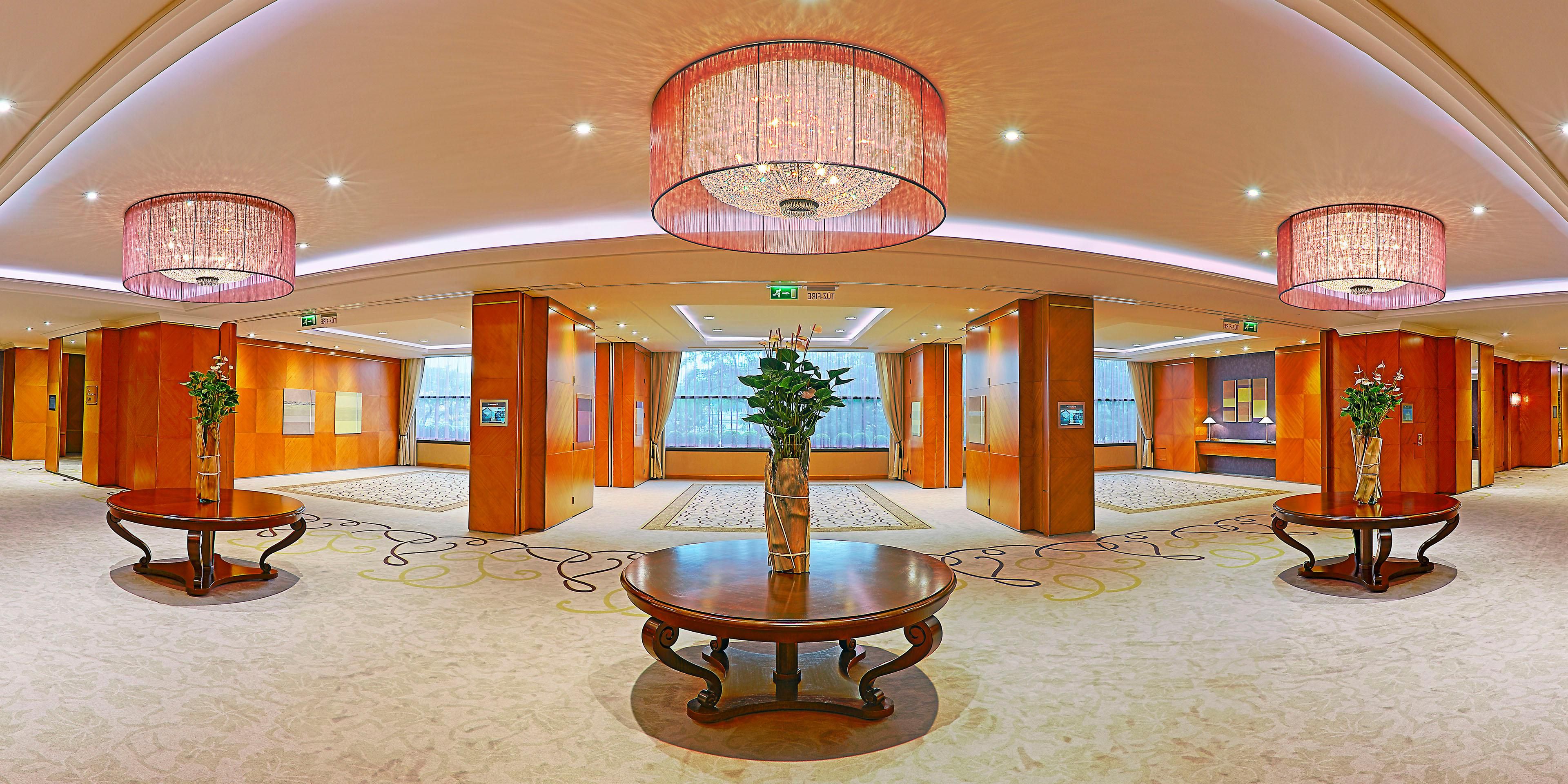 Take an interactive journey through the hotel’s 12 meeting rooms and the Club InterContinental, all located on the first floor of the building.