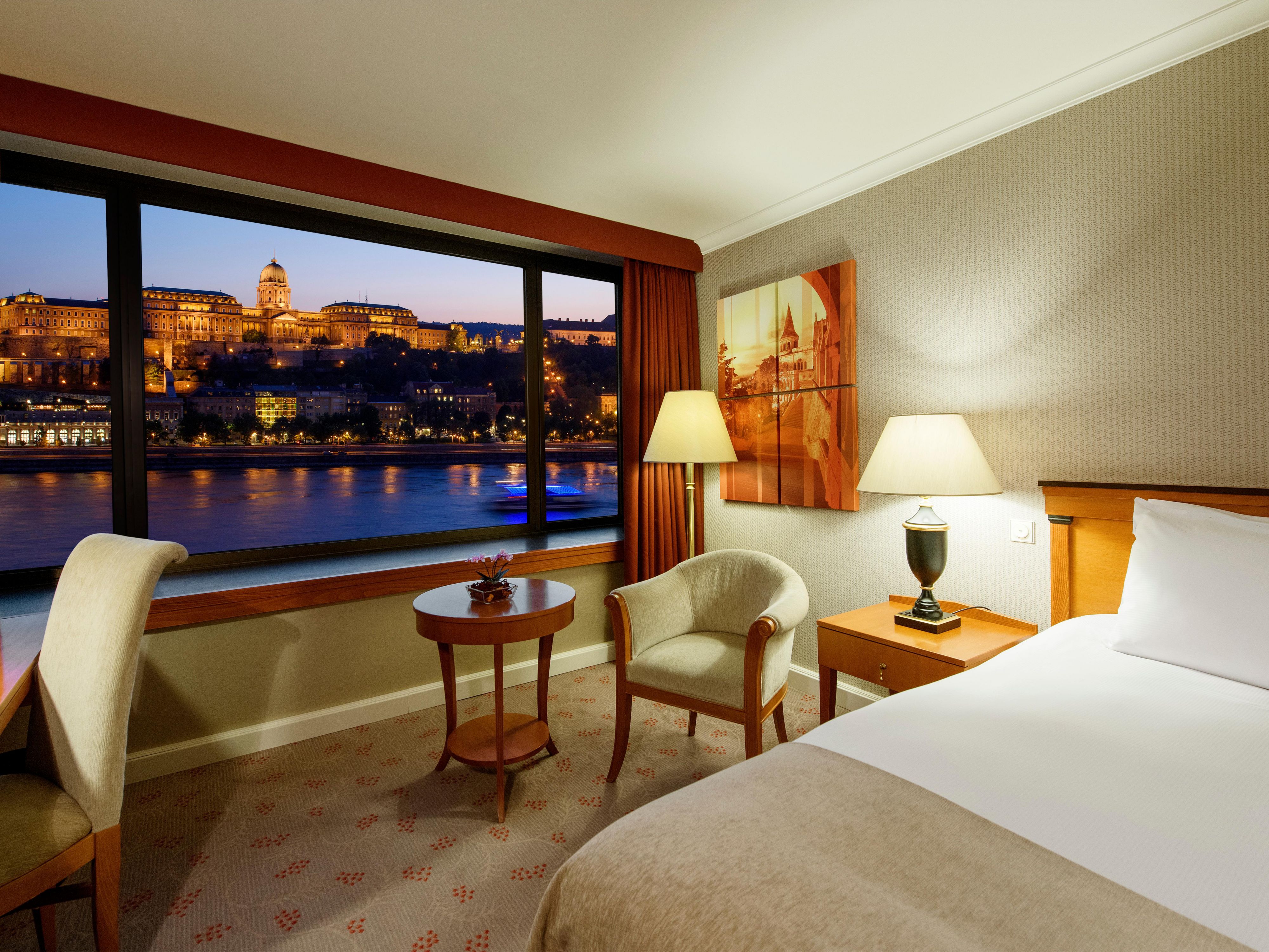 Classic room with Royal Palace view