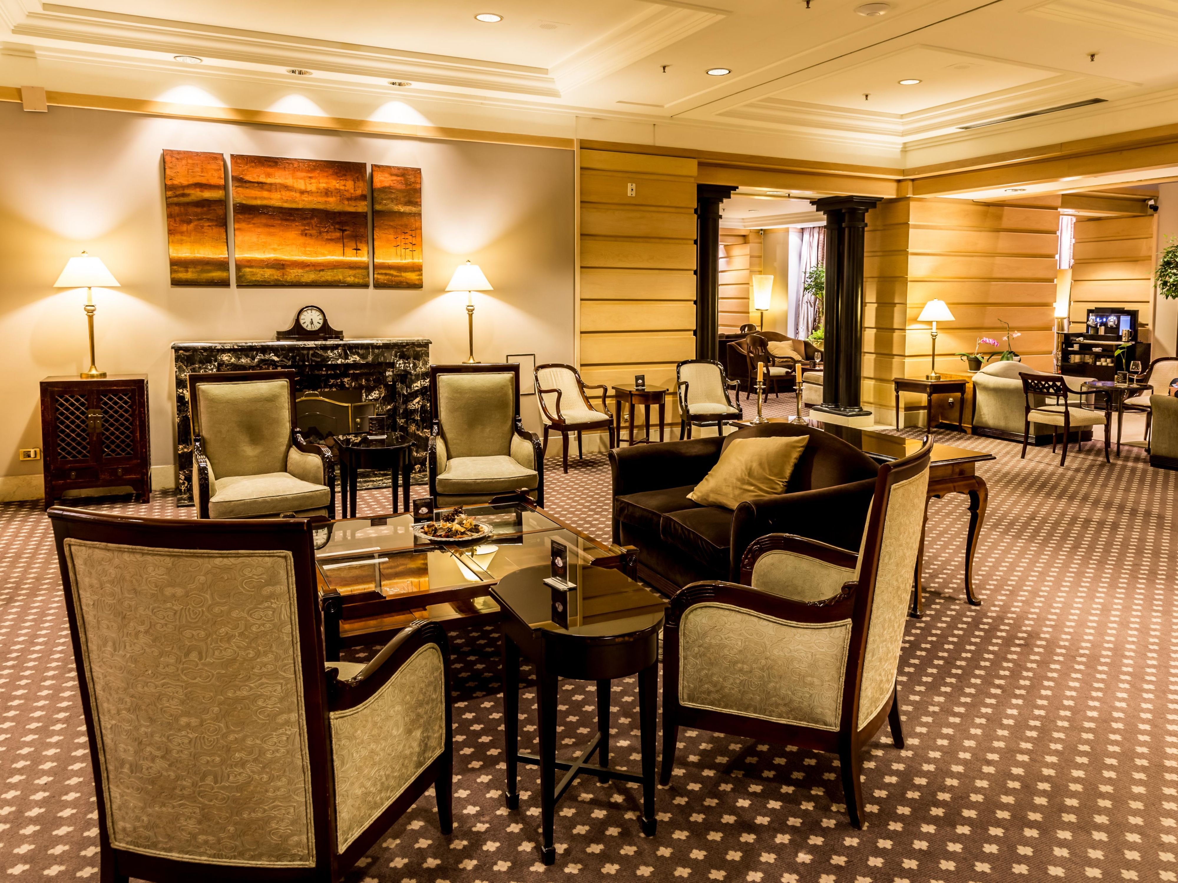 Bar and Lounge