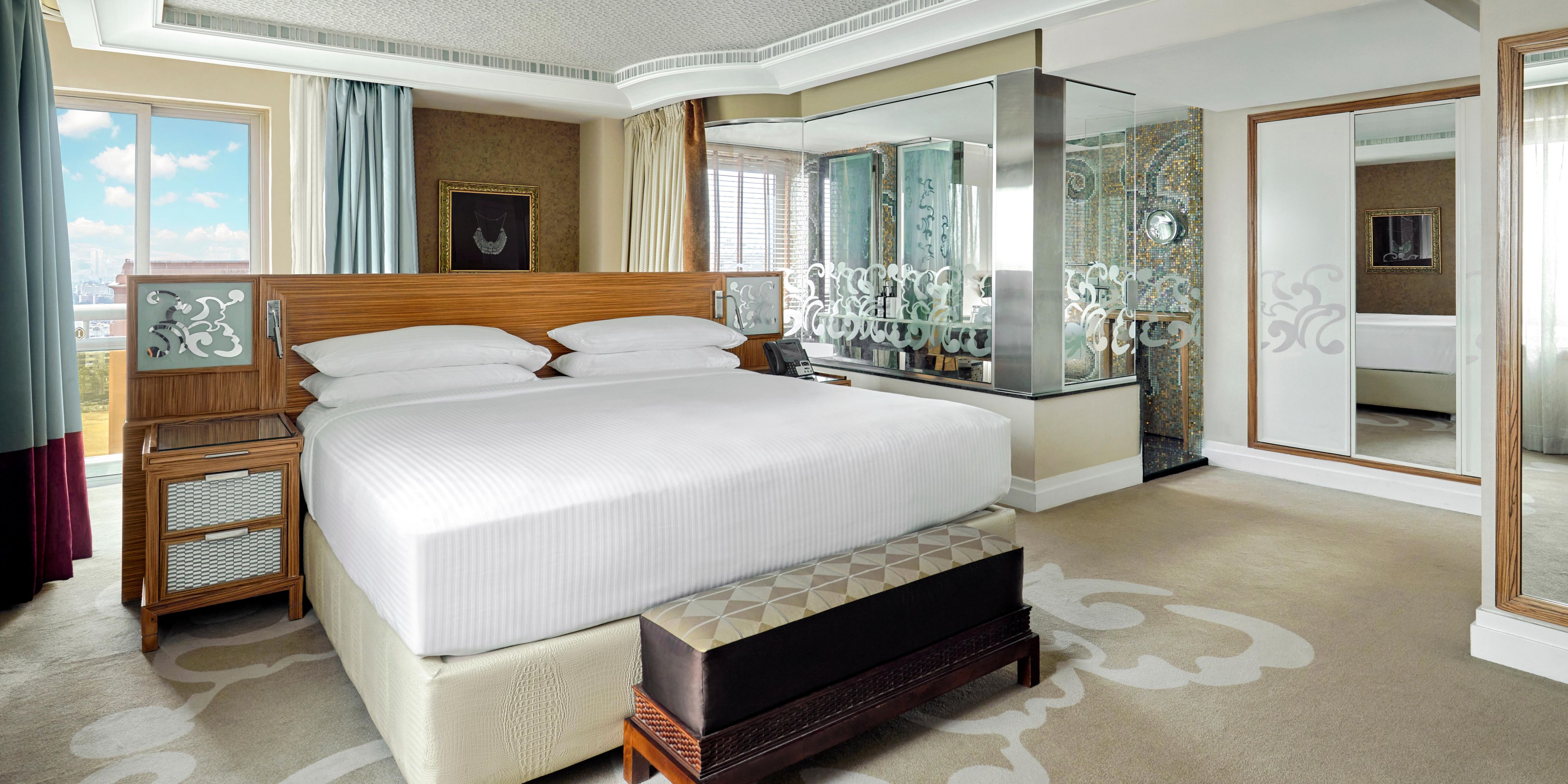 Modern and luxurious Club InterContinental Signature Royal Suite