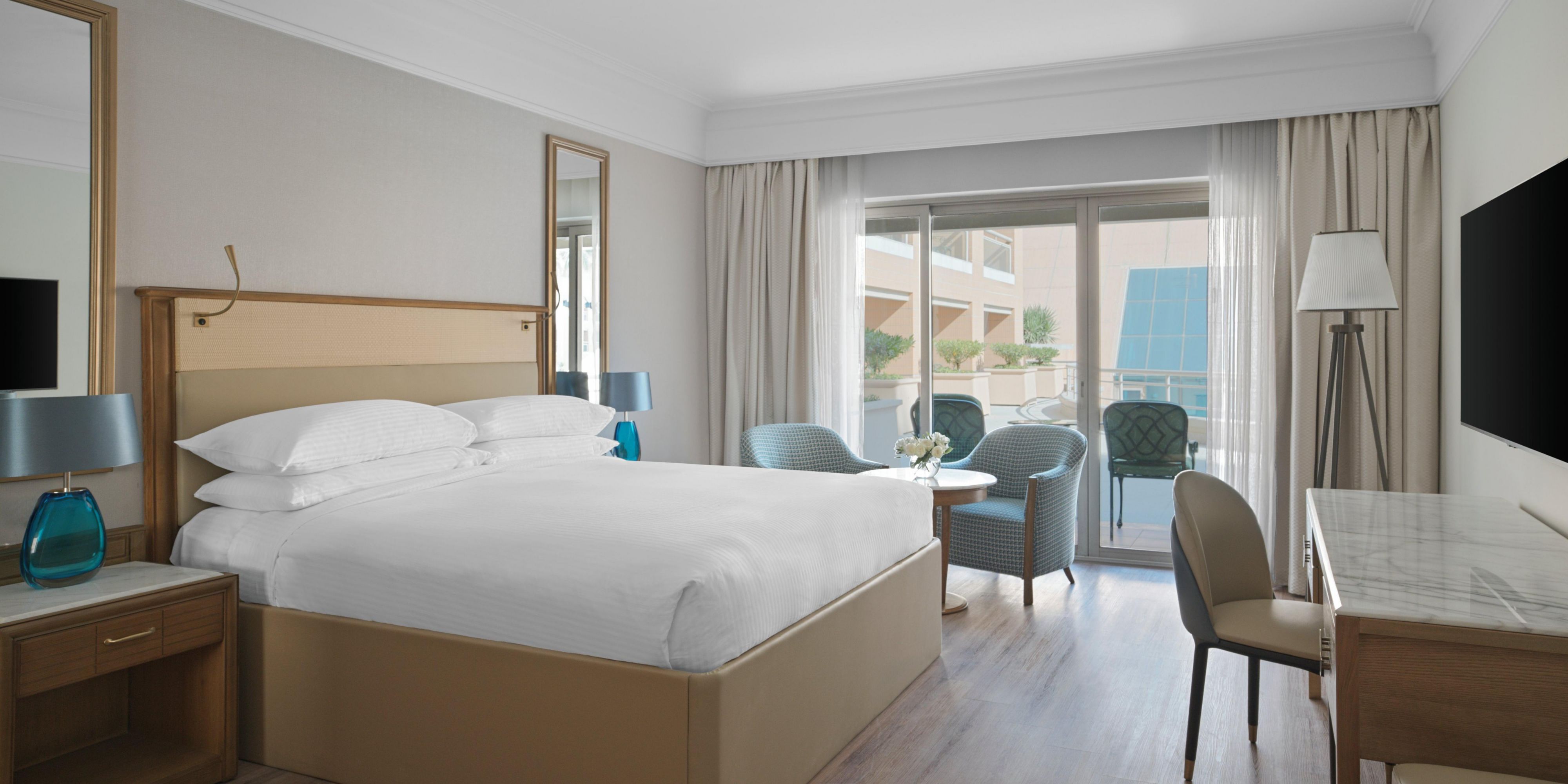 Spacious room with direct access to the swimming pool