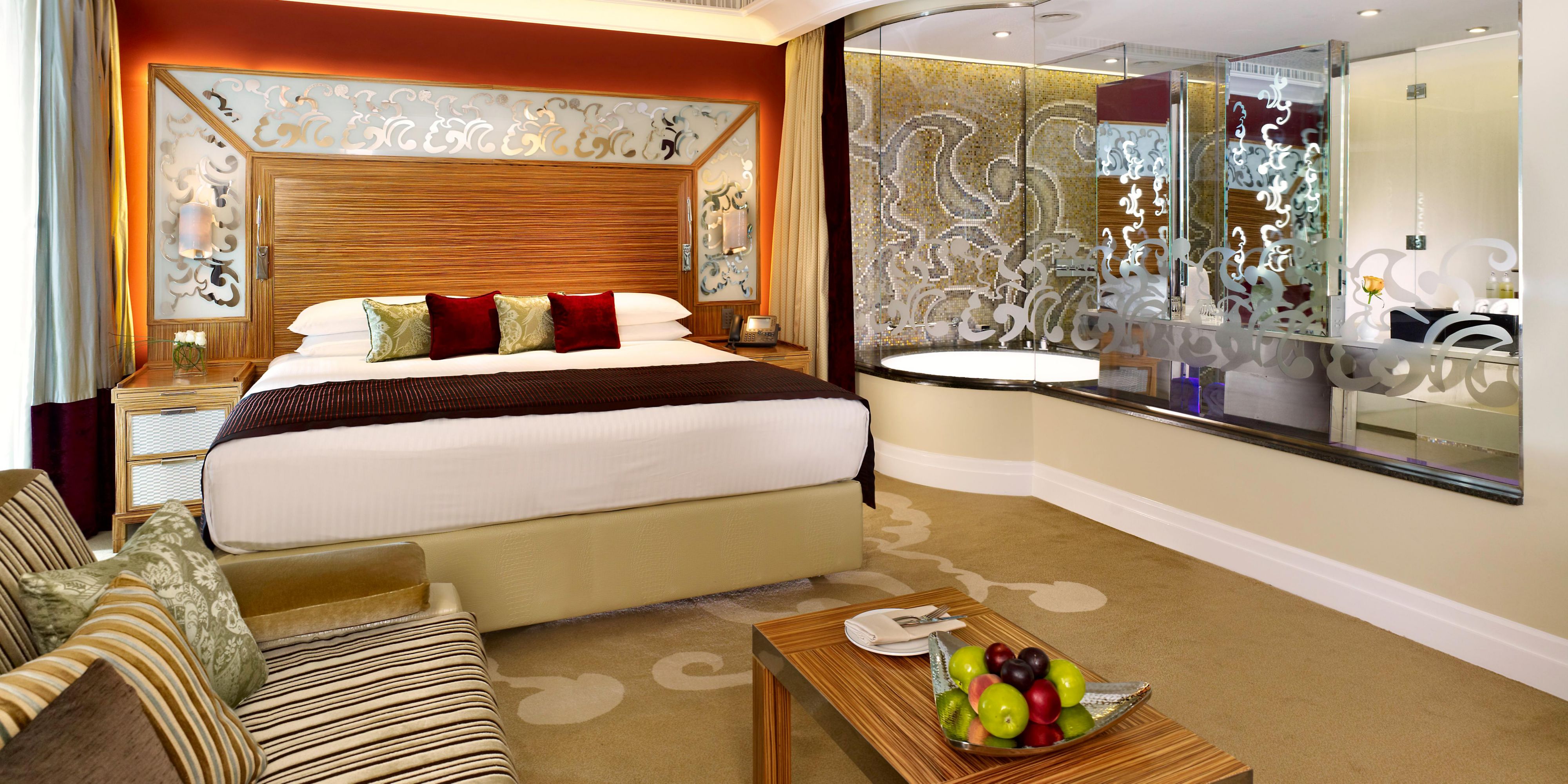 Experience the perfect fusion of Egyptian heritage and 21st-century technology in our Signature rooms and suites. Located on the exclusive Club InterContinental floors, these lavishly appointed spaces offer ultimate comfort and convenience, ideal for both leisure and business travelers.