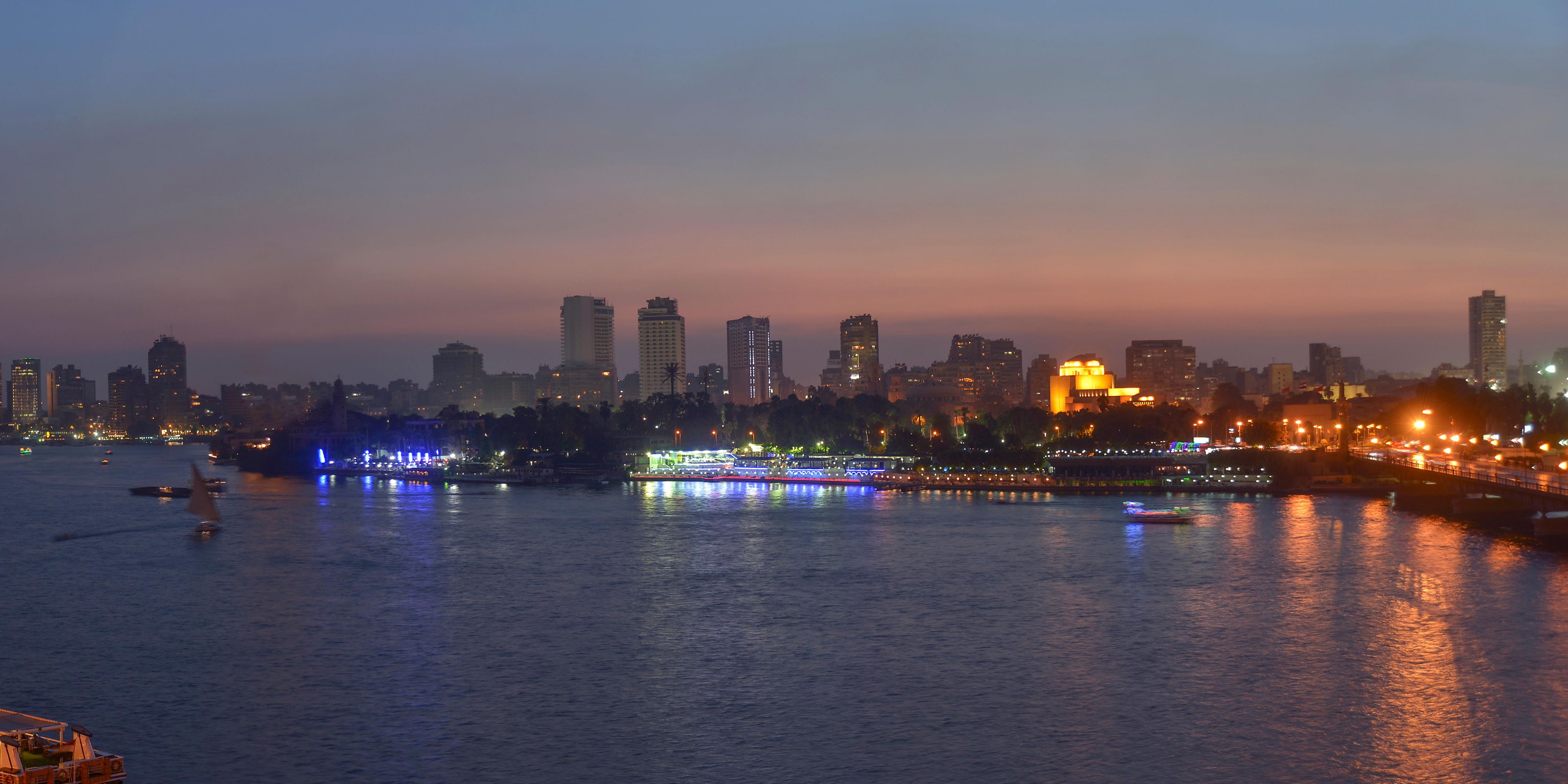 A felucca ride along the Nile is quintessential when in Cairo. Our vantage point on the banks of the majestic Nile means that InterContinental Cairo Semiramis is perfectly positioned to add a traditional sailing adventure to your stay. Discover Cairo from an entirely new perspective and experience panoramic Nile views and sailing along the Nile.