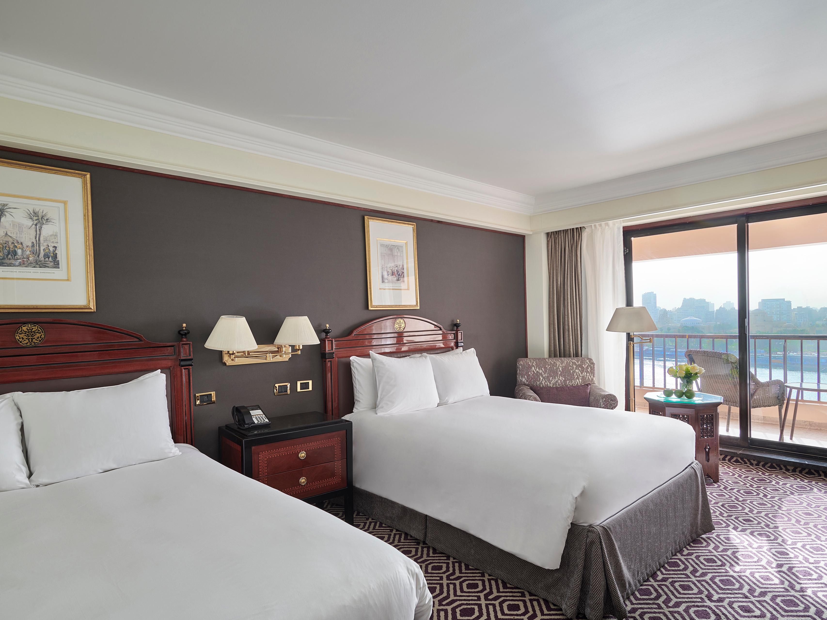 Twin beds Nile View