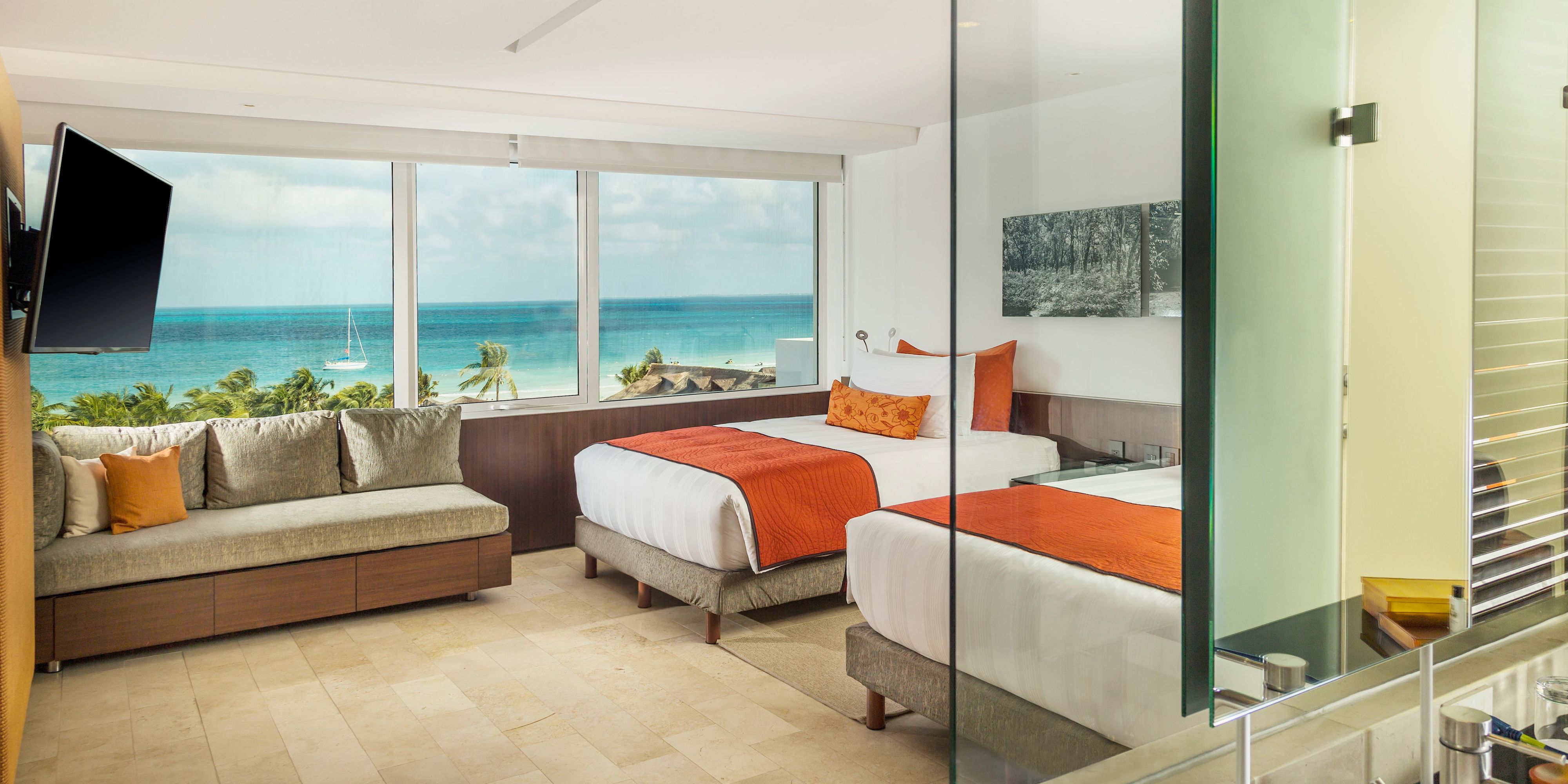 ¡Disfrute de una experiencia única en nuestro hotel con vista al mar en Cancún! Con el paquete Stay Longer and Save y reciba un descuento especial al reservar 4 noches o más. Relájese con vistas espectaculares y aproveche esta oportunidad de ahorrar en una escapada inolvidable. ¡Reserve ahora!
