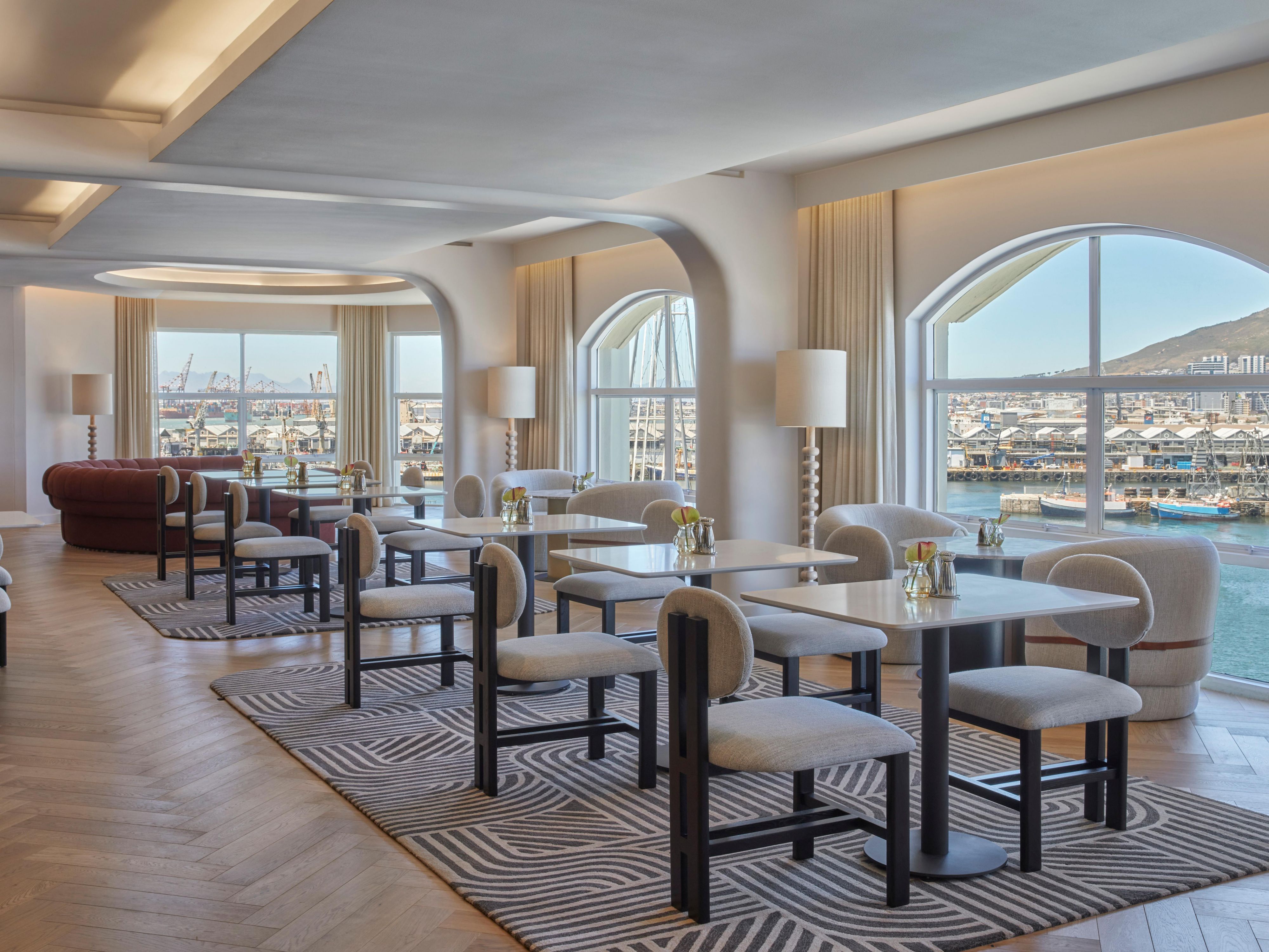 Club Floor Lounge