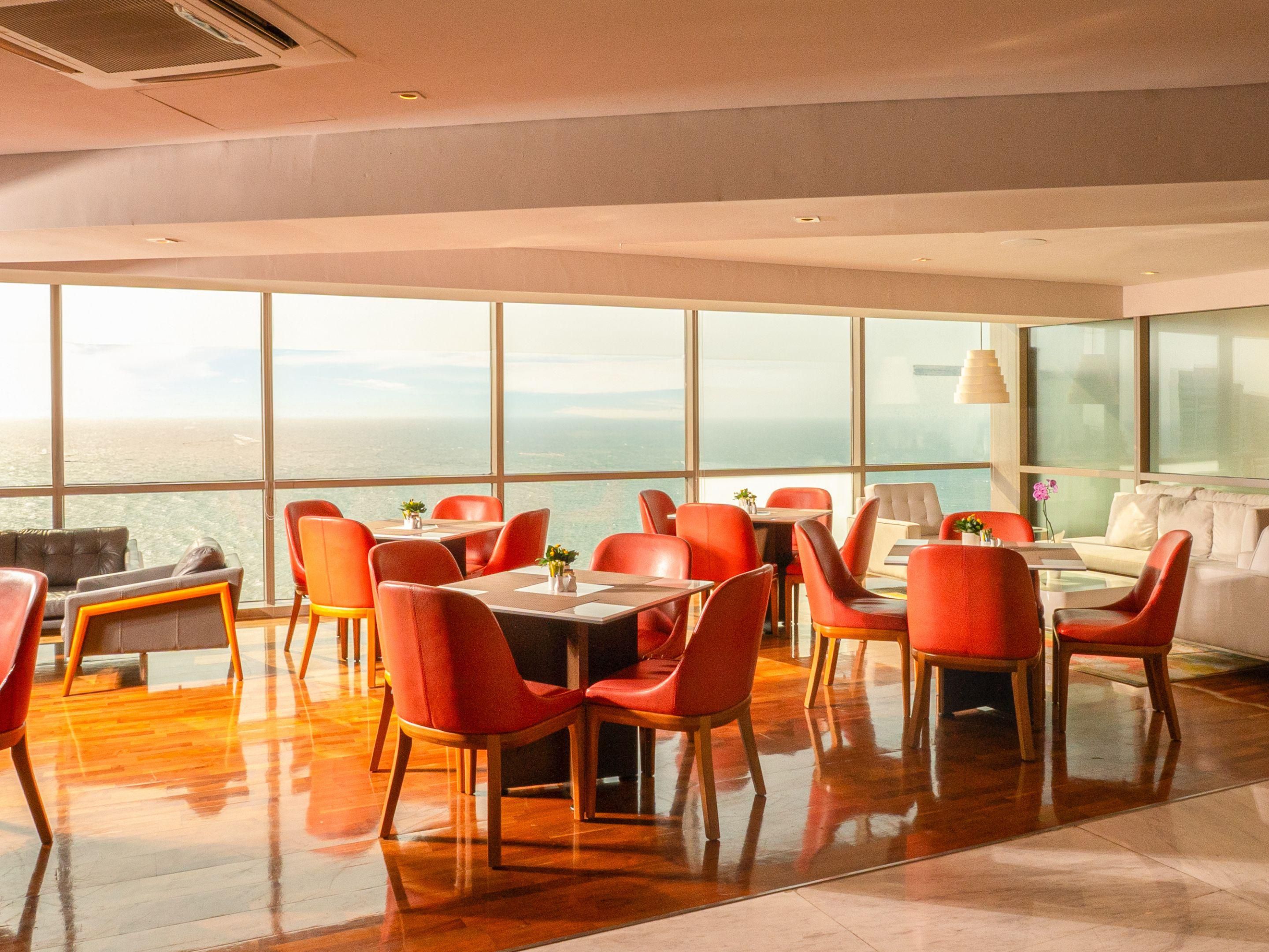 Club Floor Lounge