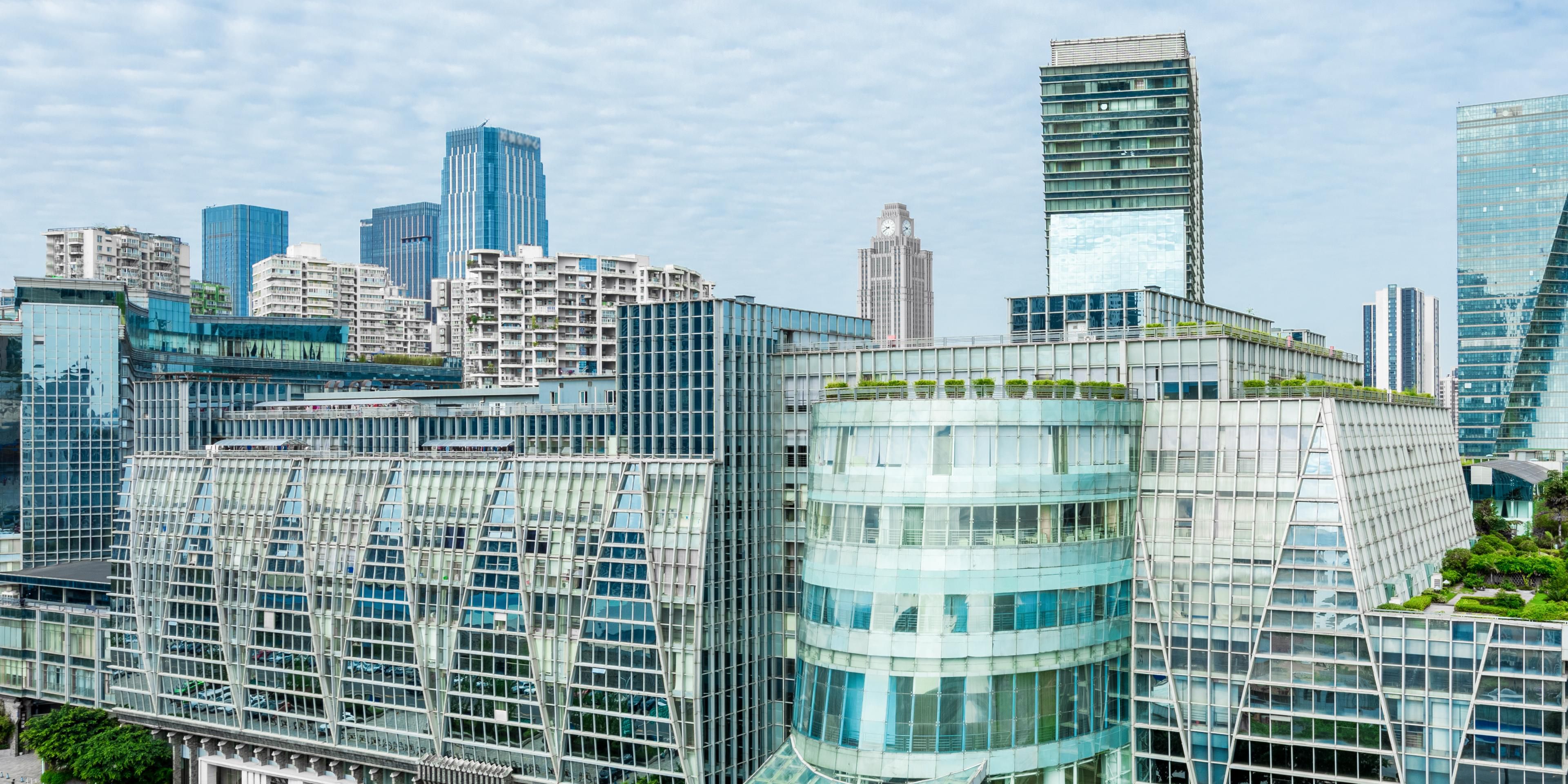 Century City International Conference Center is located in Chengdu High-tech Development Zone, covering an area of 100,000 square meters. On the 3rd, 5th and 6th floors, there are 24 multi-function halls ranging from 58 square meters to 2,800 square meters, which can meet the needs of guests at different levels and many choices of meeting venues.