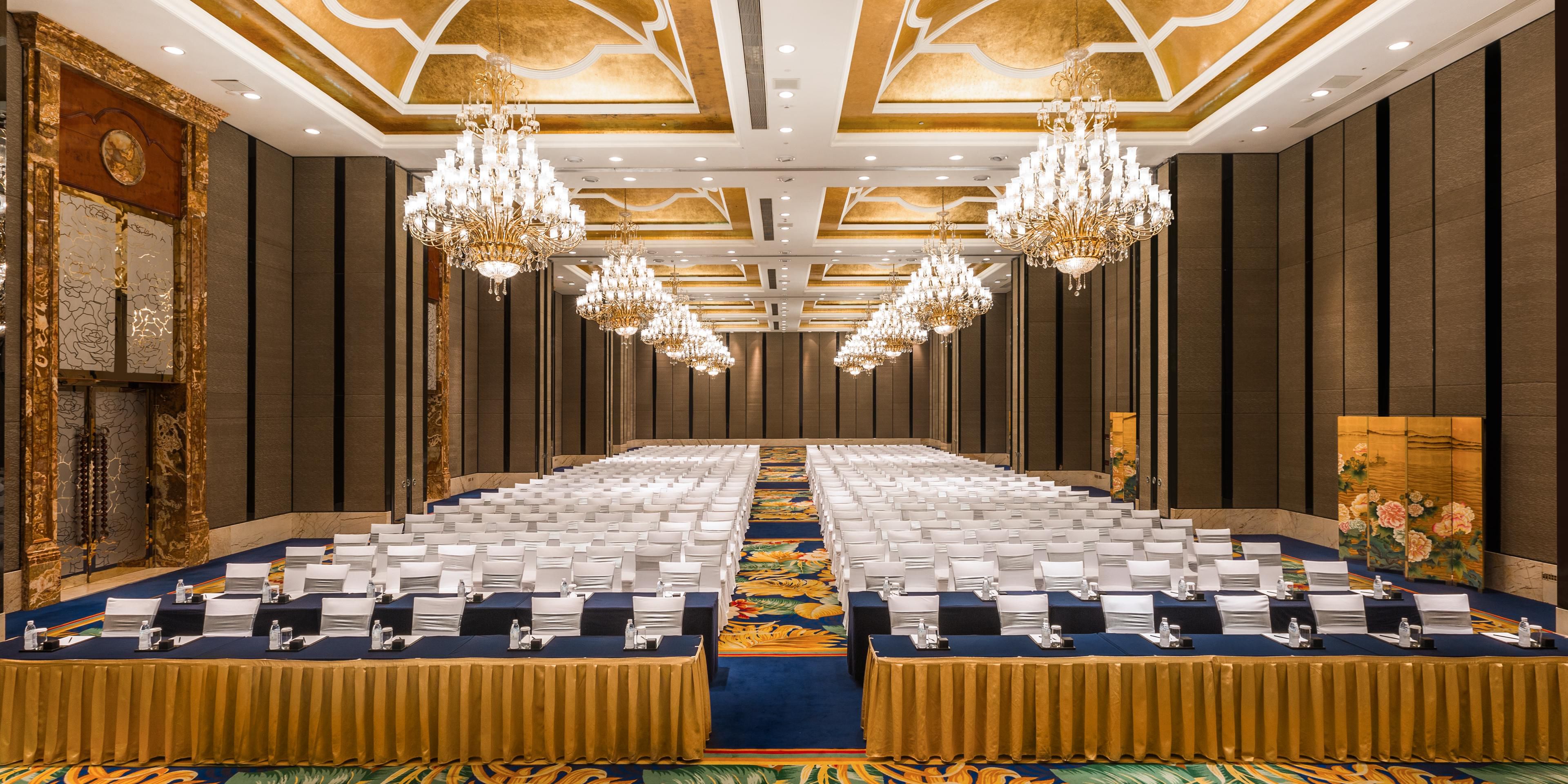 Featuring 975 ocean-themed guest rooms with panoramic balconies, a 1,150㎡ pillar-free banquet hall, and 6,000㎡ of semi-outdoor event space, our expert team crafts meetings that capture the essence of local culture to inspire participants and create dynamic events.